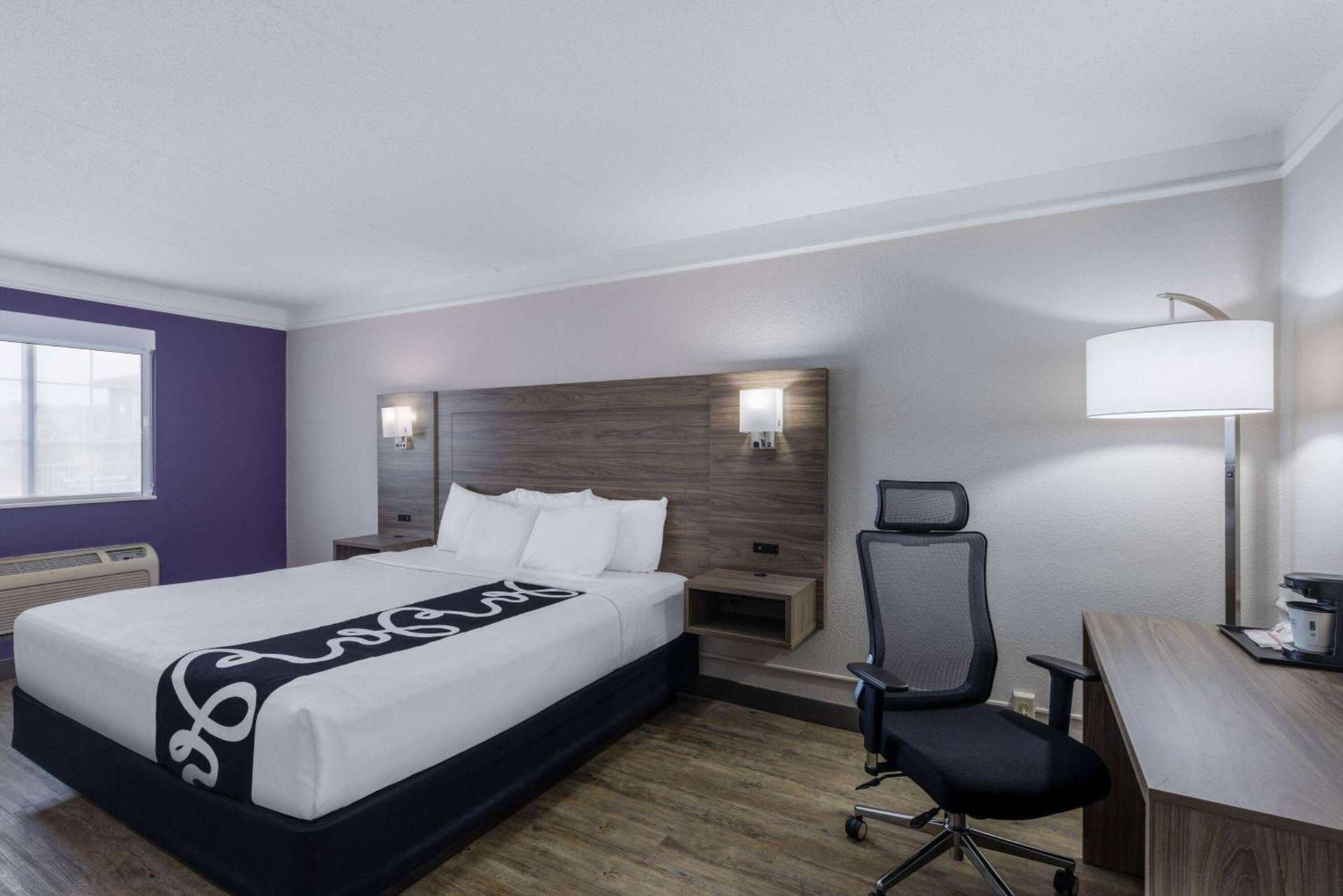 La Quinta Inn by Wyndham Kansas City Lenexa photo 16