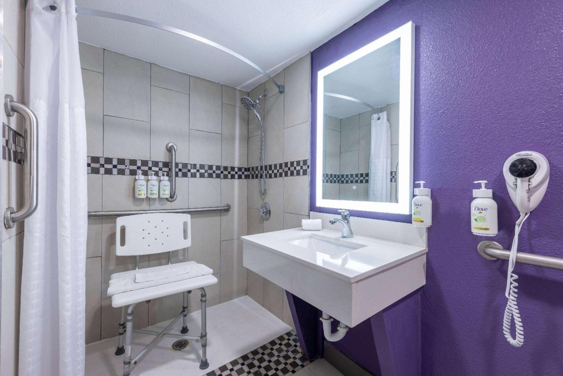 La Quinta Inn by Wyndham Kansas City Lenexa photo 20