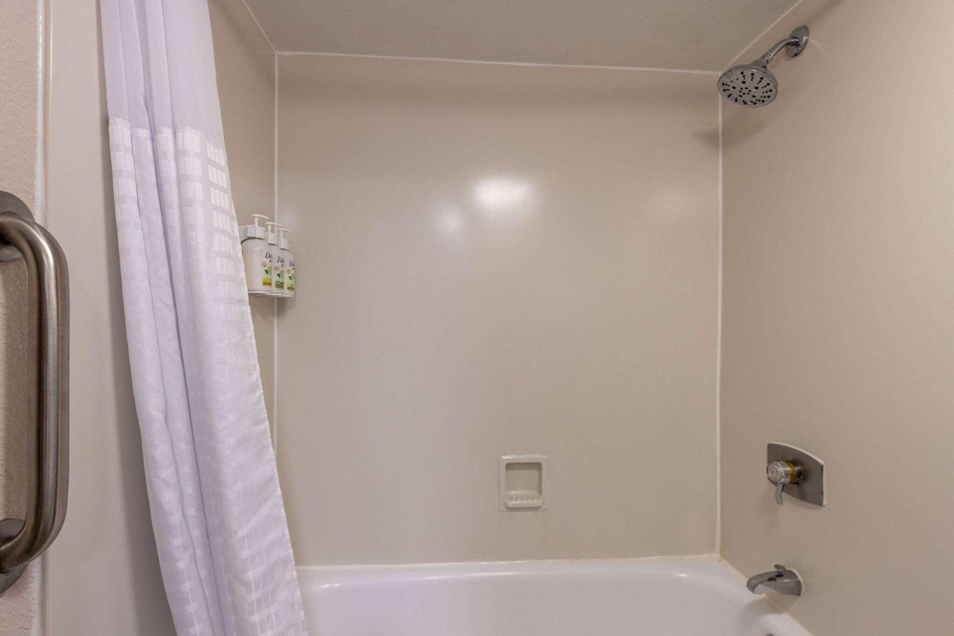 La Quinta Inn by Wyndham Kansas City Lenexa photo 22