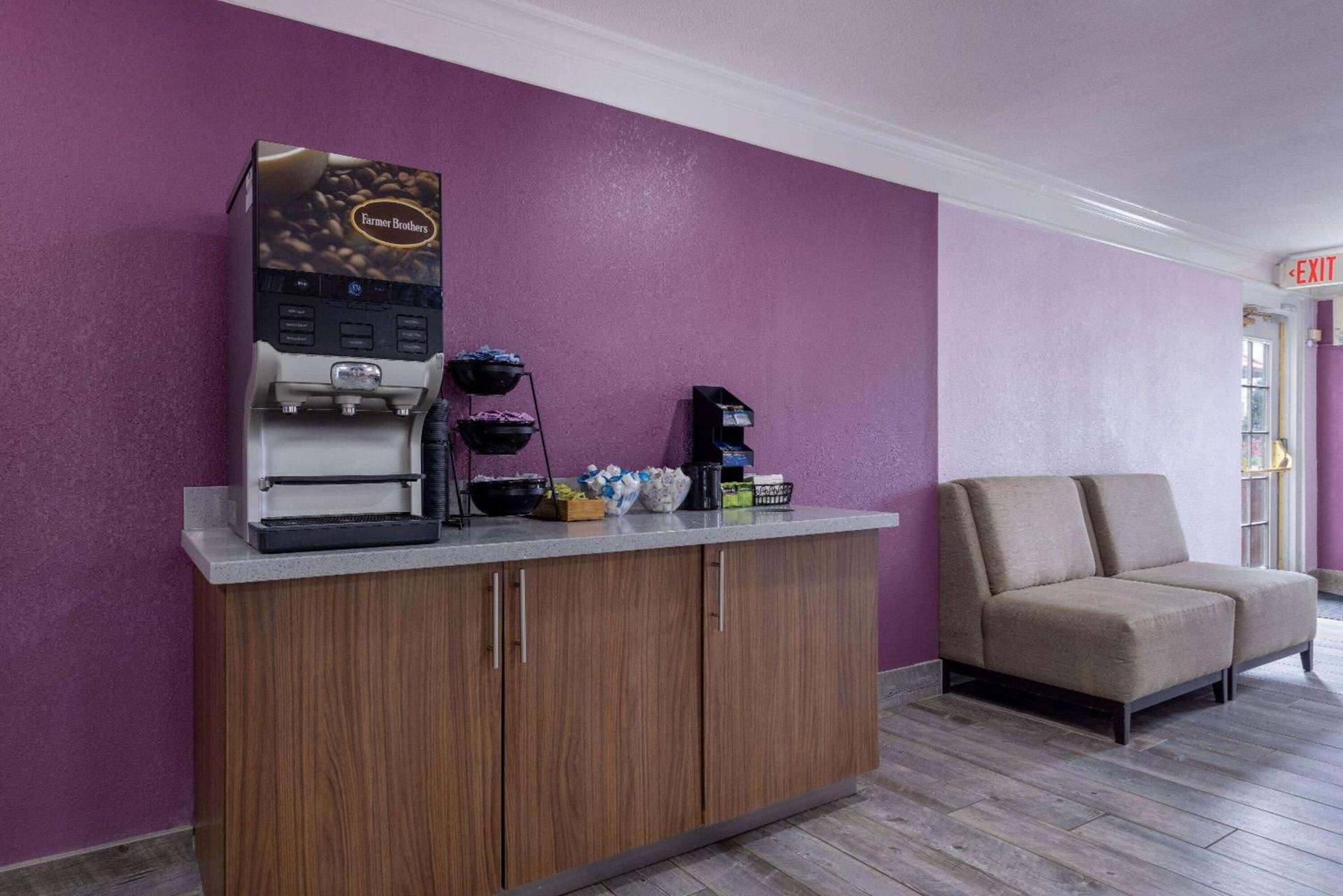 La Quinta Inn by Wyndham Kansas City Lenexa photo 29
