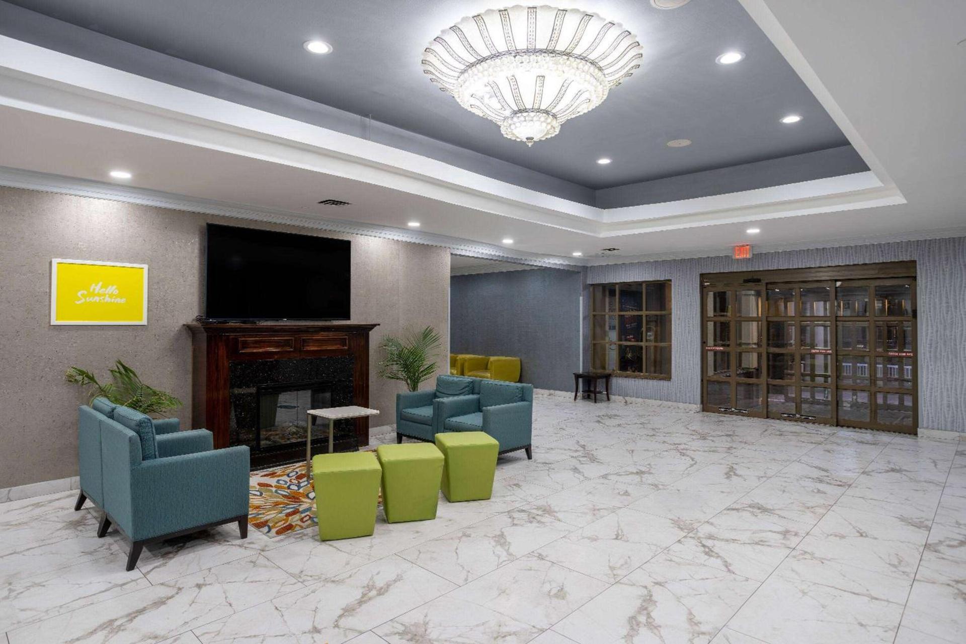 Days Hotel by Wyndham North Bergen photo 6