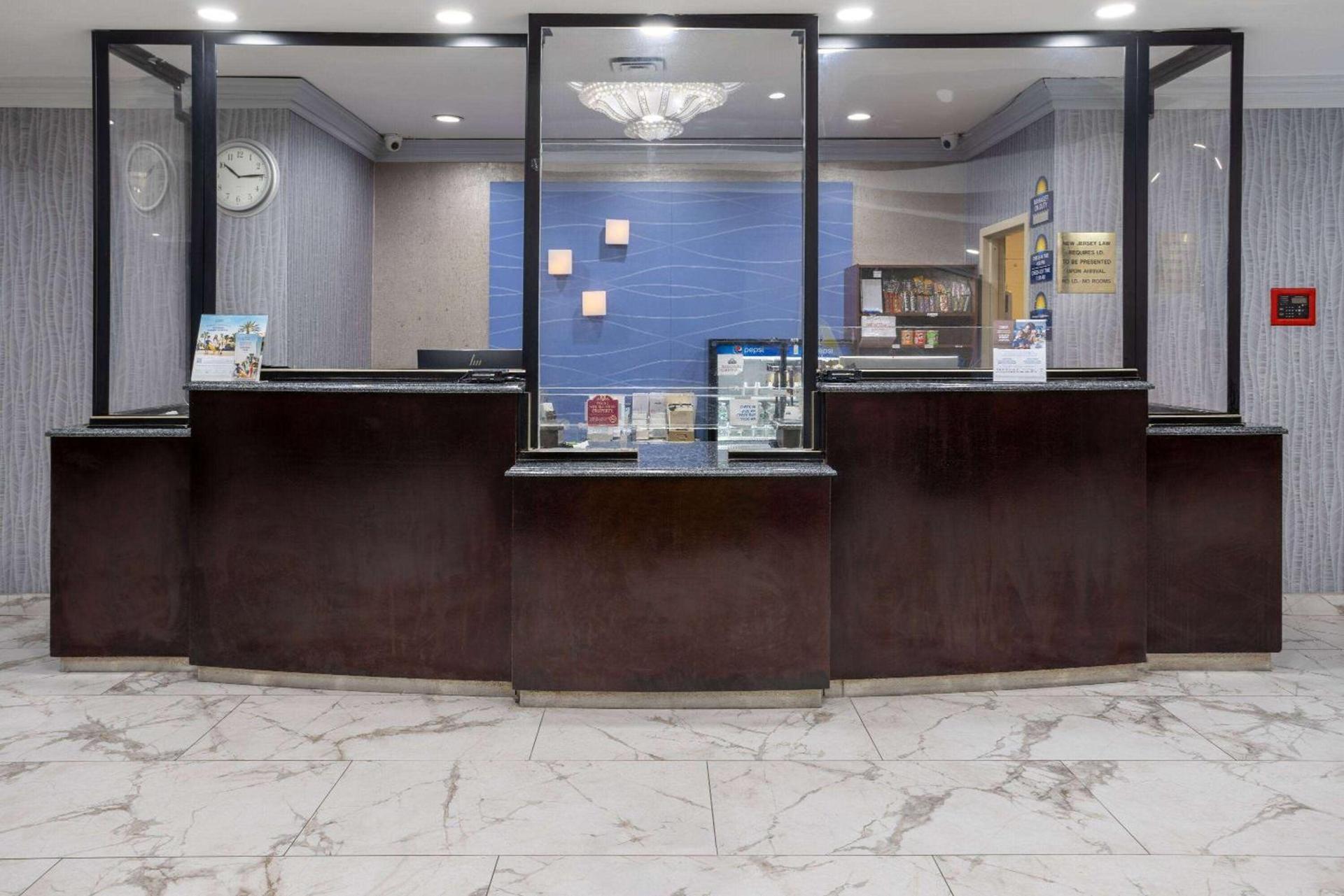 Days Hotel by Wyndham North Bergen photo 7