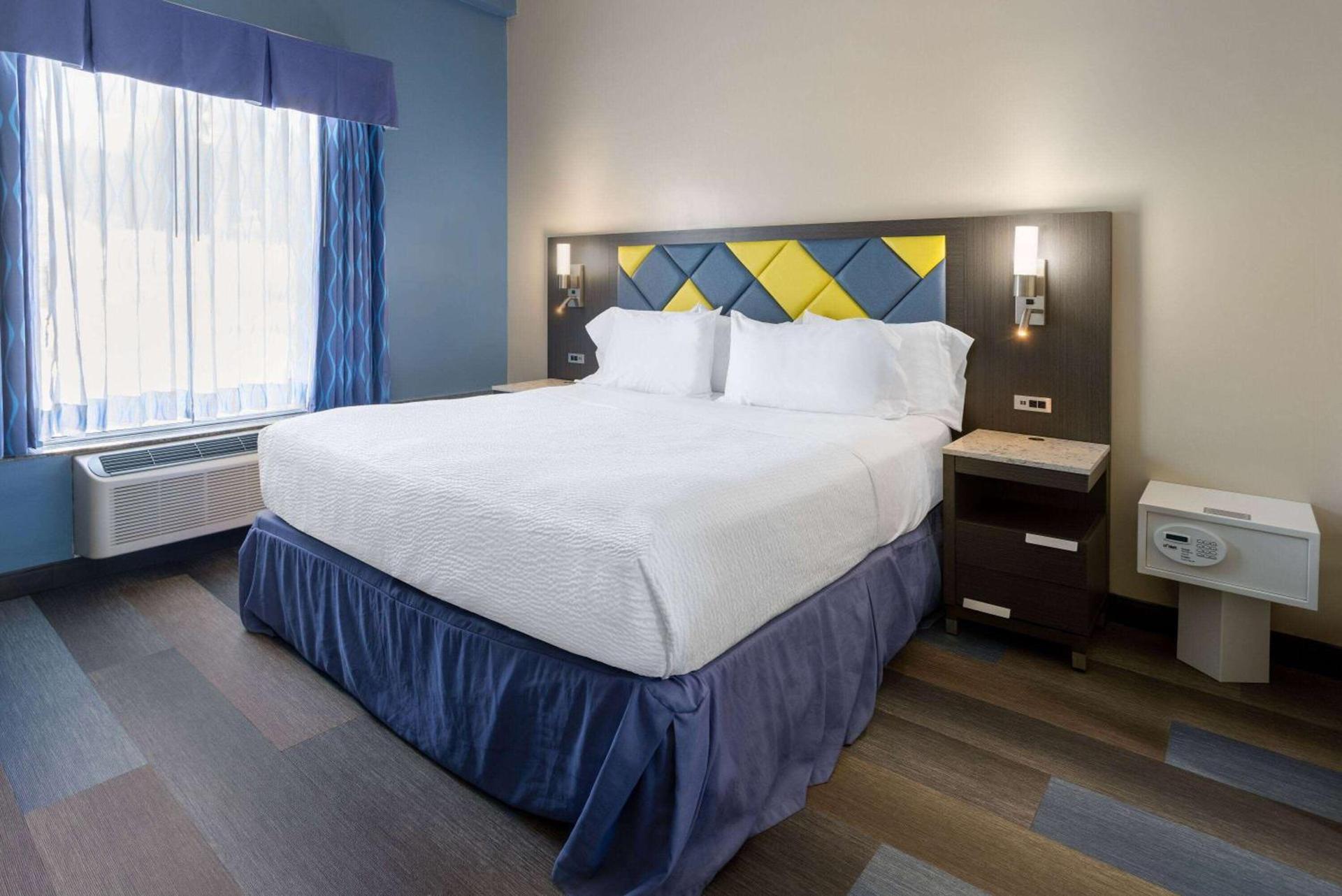 Days Hotel by Wyndham North Bergen photo 12