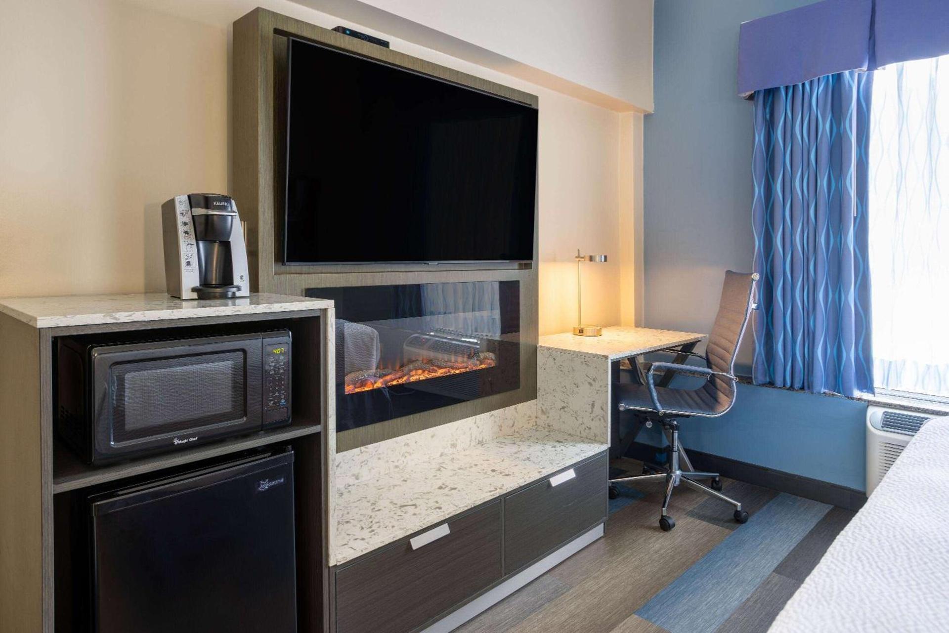 Days Hotel by Wyndham North Bergen photo 14