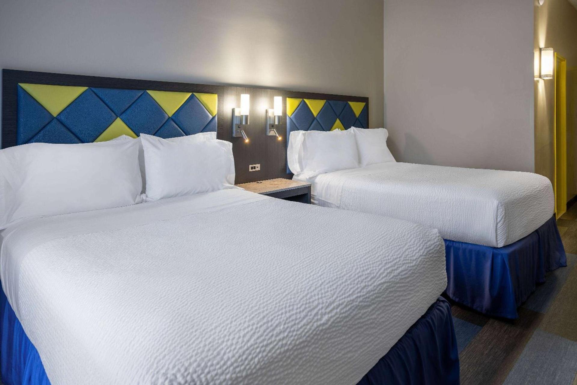Days Hotel by Wyndham North Bergen photo 16