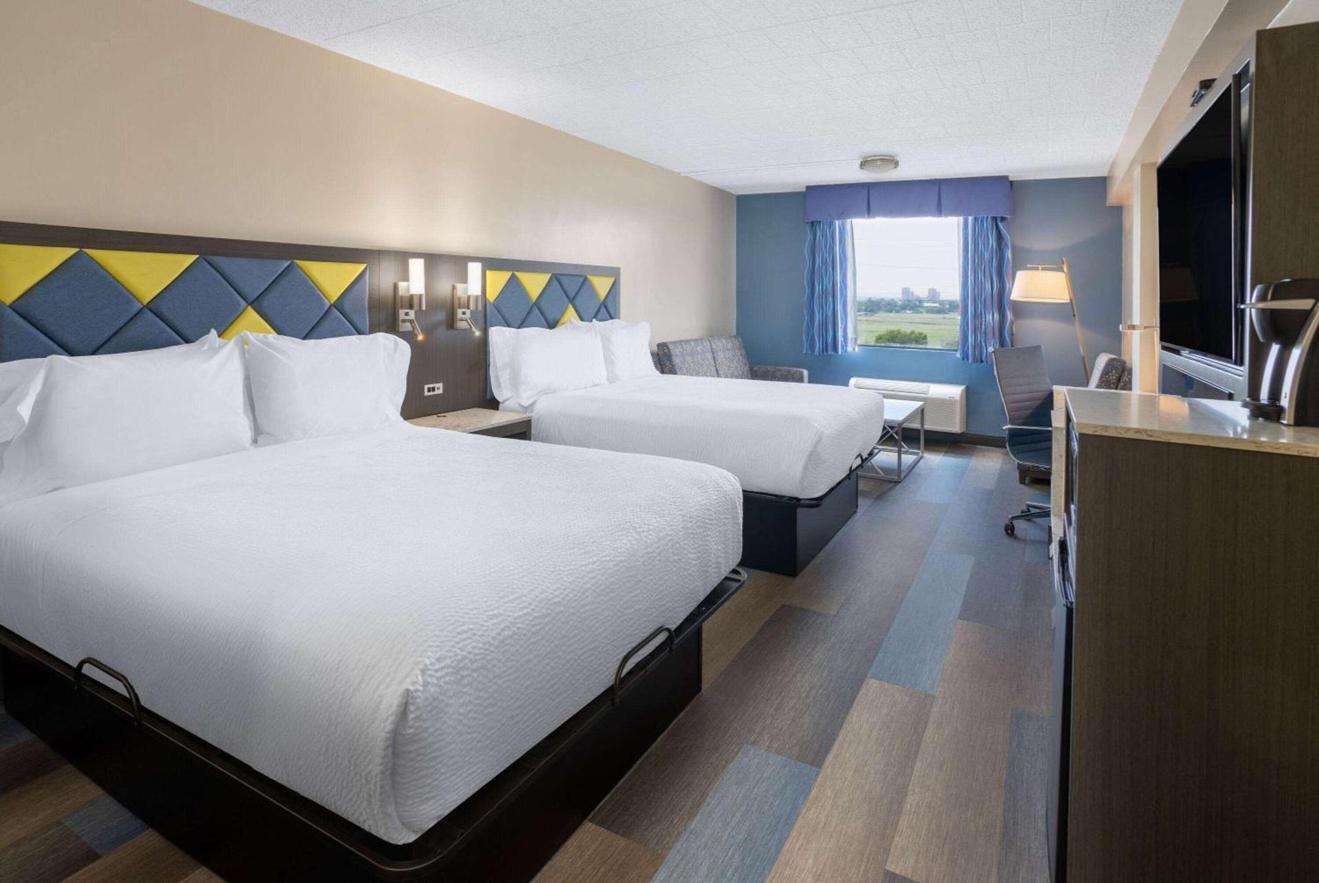 Days Hotel by Wyndham North Bergen photo 18