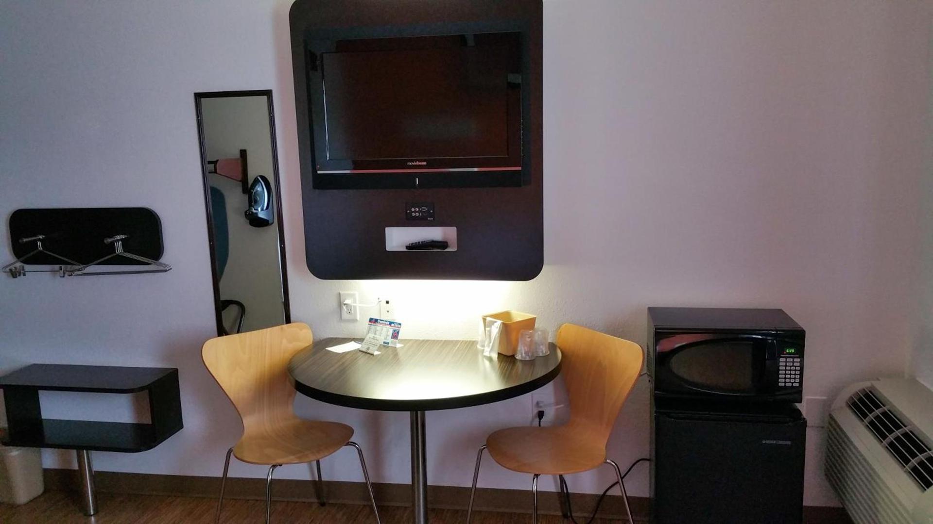 Motel 6-Eagle Pass, TX - Lakeside photo 33