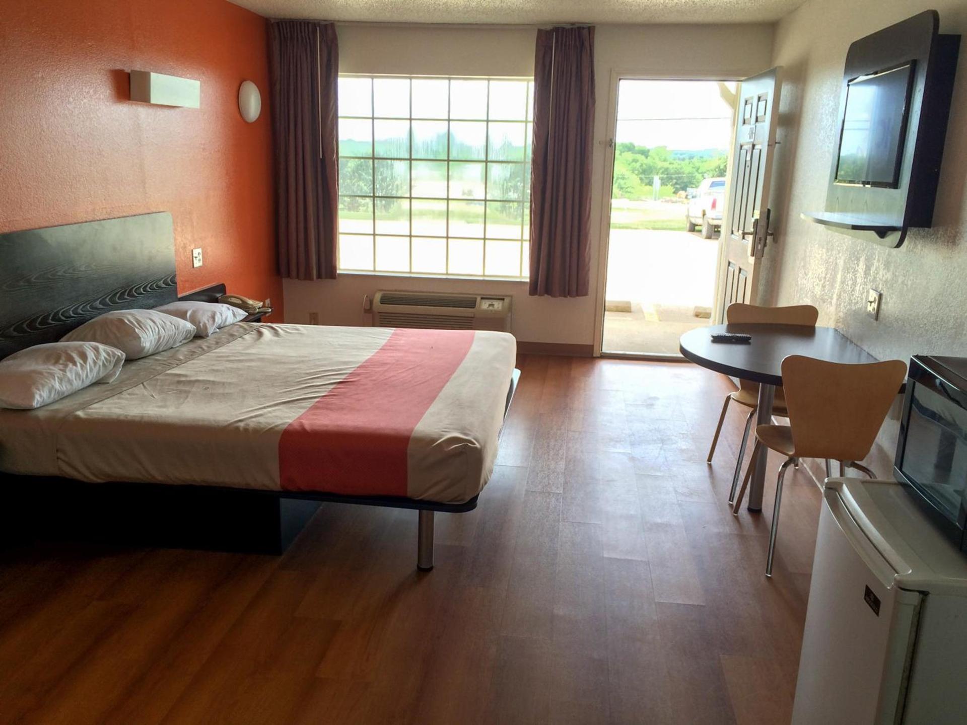 Motel 6-Waxahachie, TX photo 36