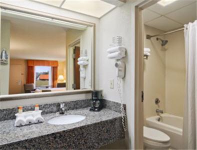 Days Inn by Wyndham Metter photo 23