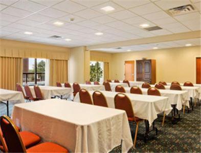 Days Inn by Wyndham Metter photo 21