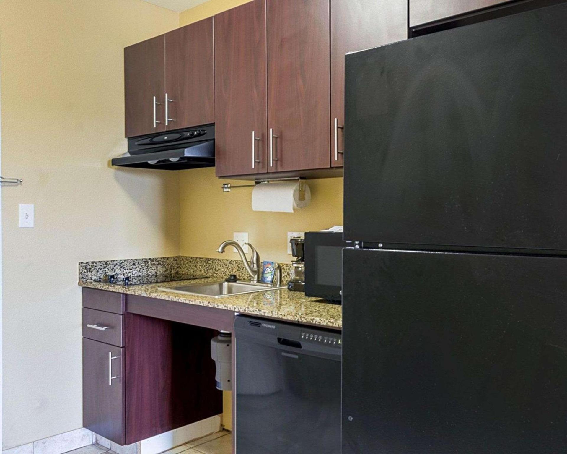 MainStay Suites Minot photo 23