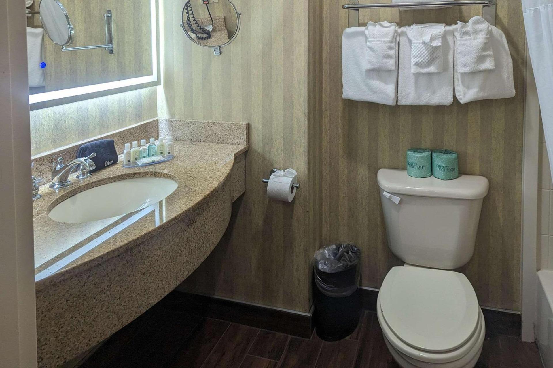 Quality Inn & Suites Northampton - Amherst photo 9