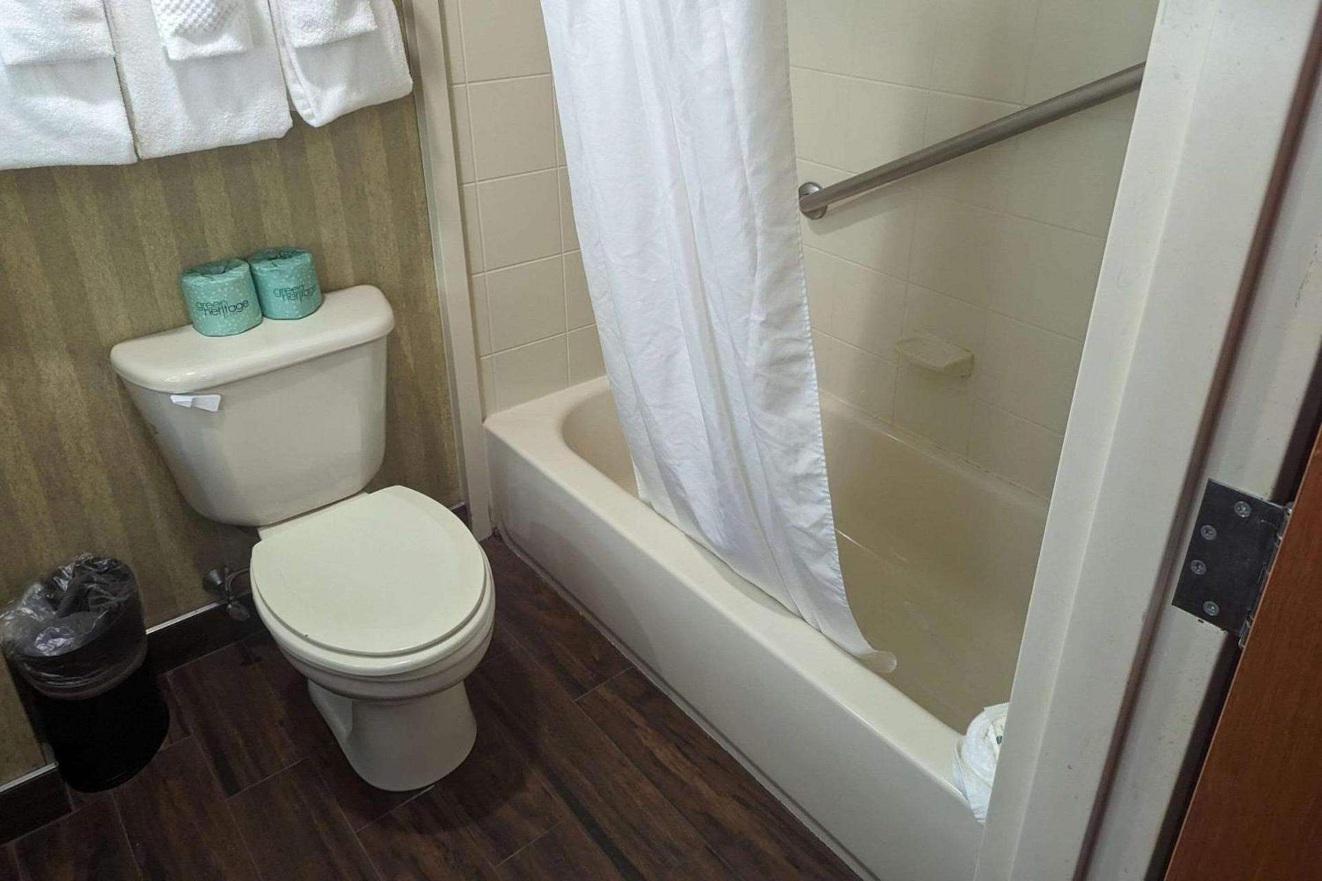 Quality Inn & Suites Northampton - Amherst photo 12