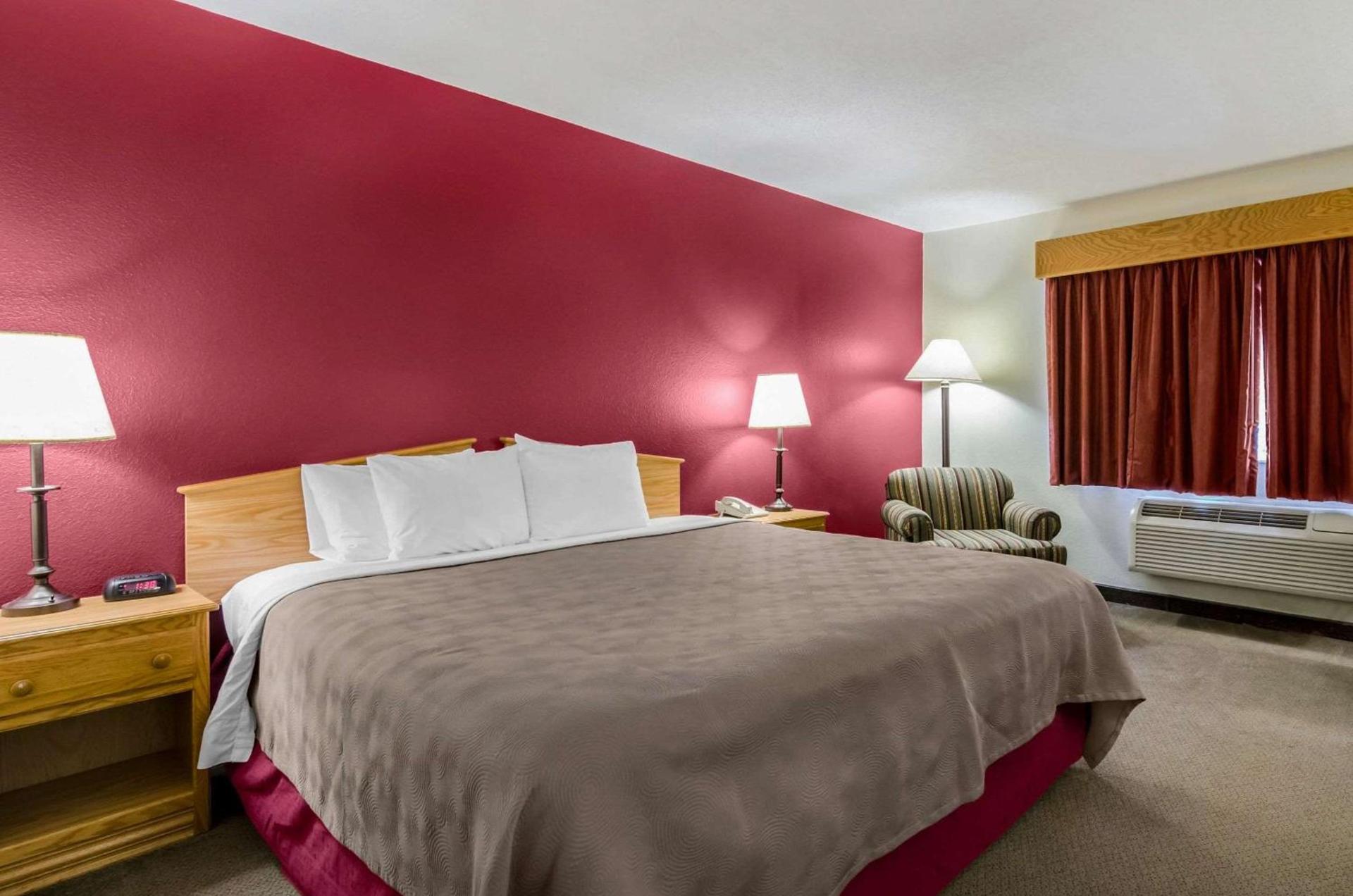 Rodeway Inn Hesston photo 6