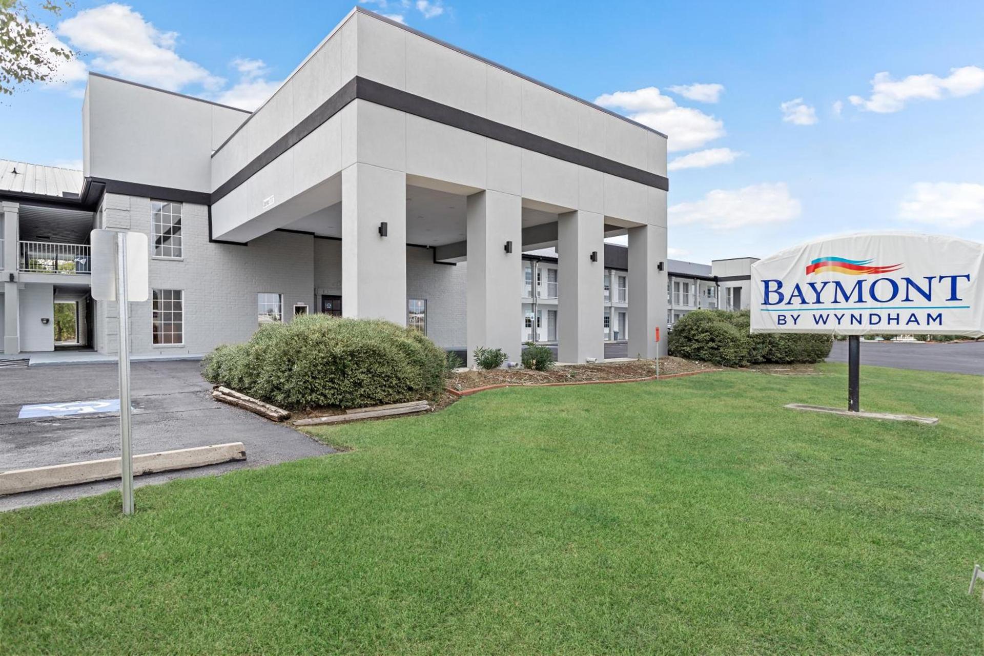 Baymont by Wyndham Beaumont photo 32