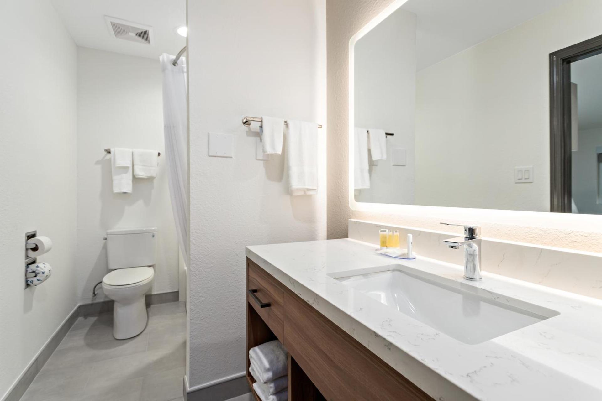 Baymont by Wyndham Beaumont photo 35