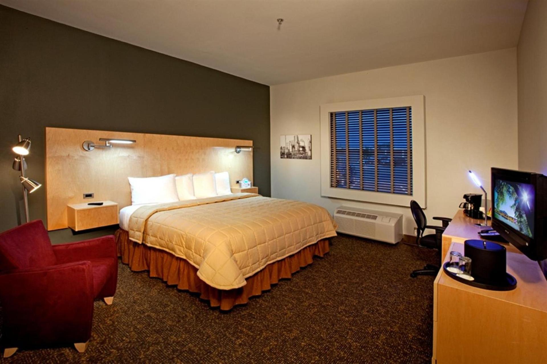 Spark by Hilton Artesia photo 18