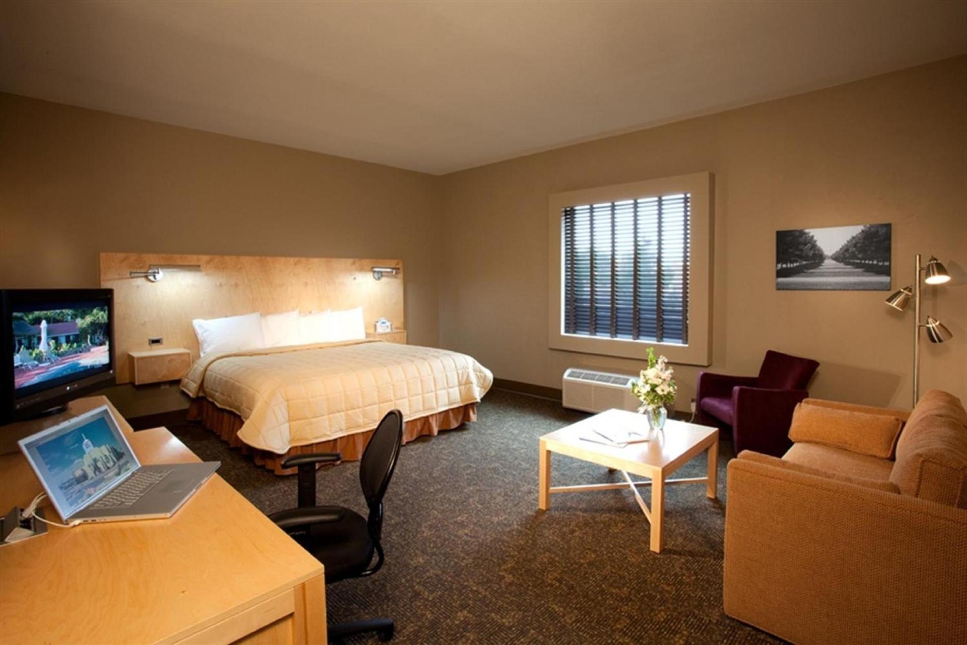 Spark by Hilton Artesia photo 19