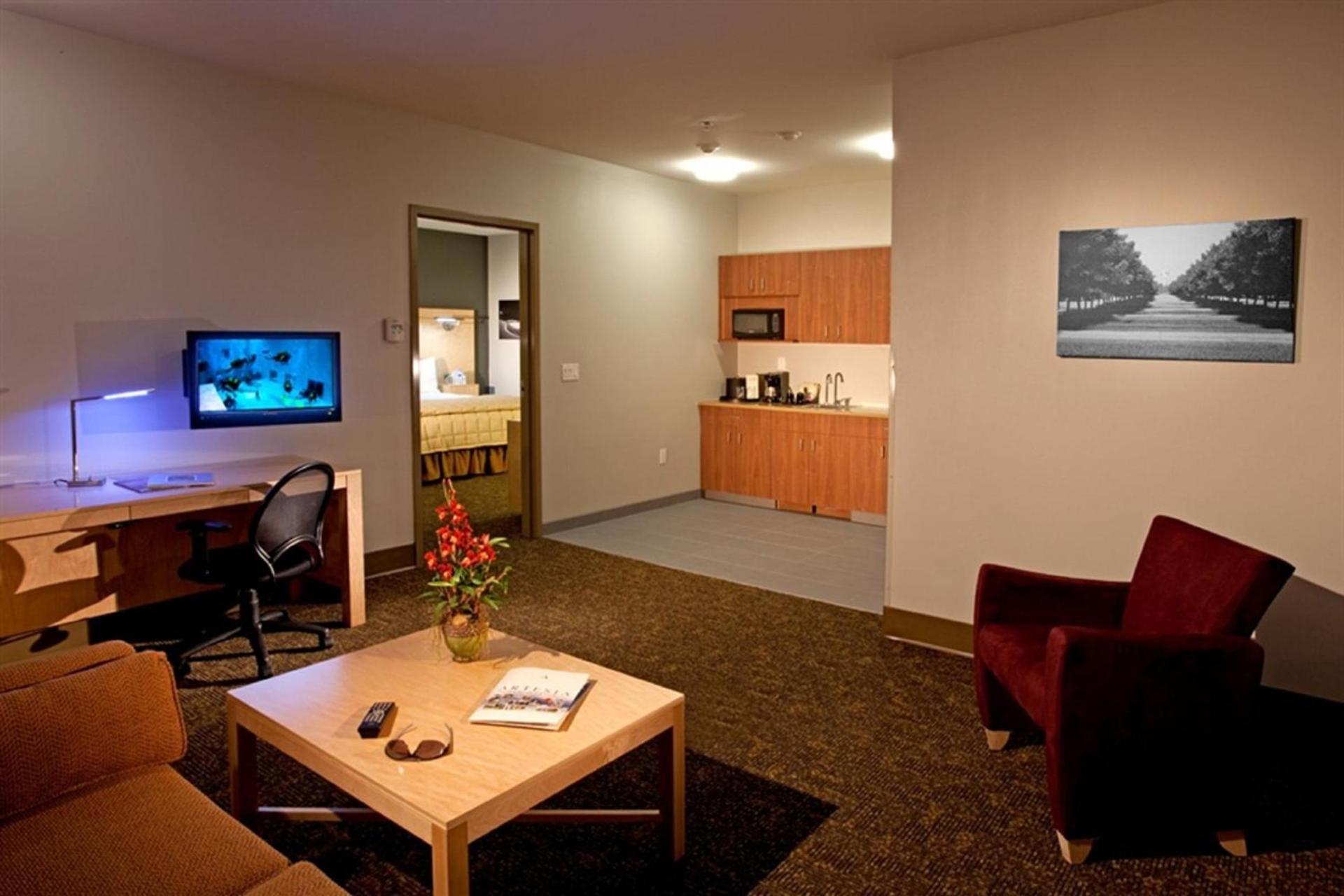Spark by Hilton Artesia photo 20