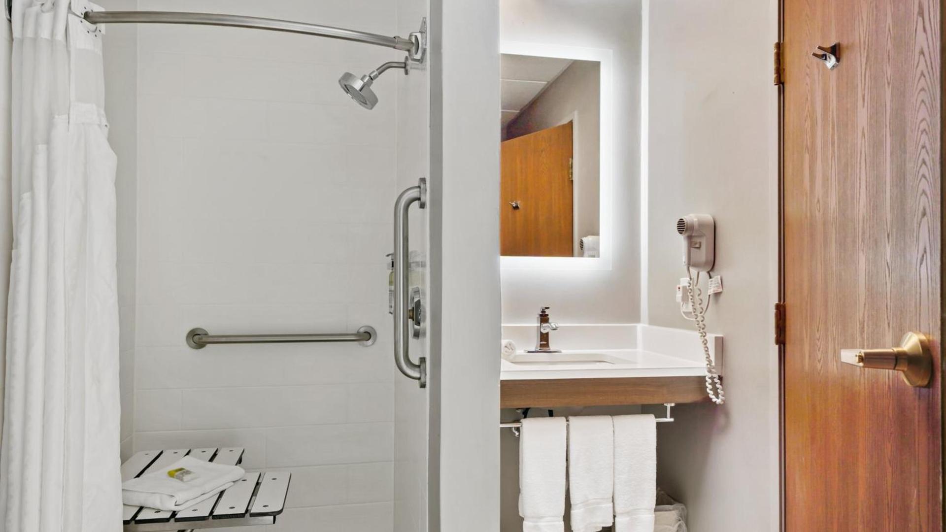 Holiday Inn Express & Suites Bad Axe by IHG photo 48