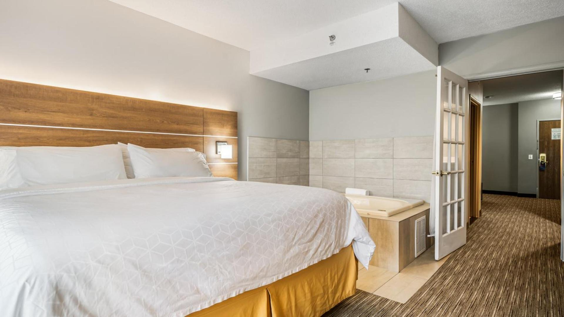 Holiday Inn Express & Suites Bad Axe by IHG photo 32