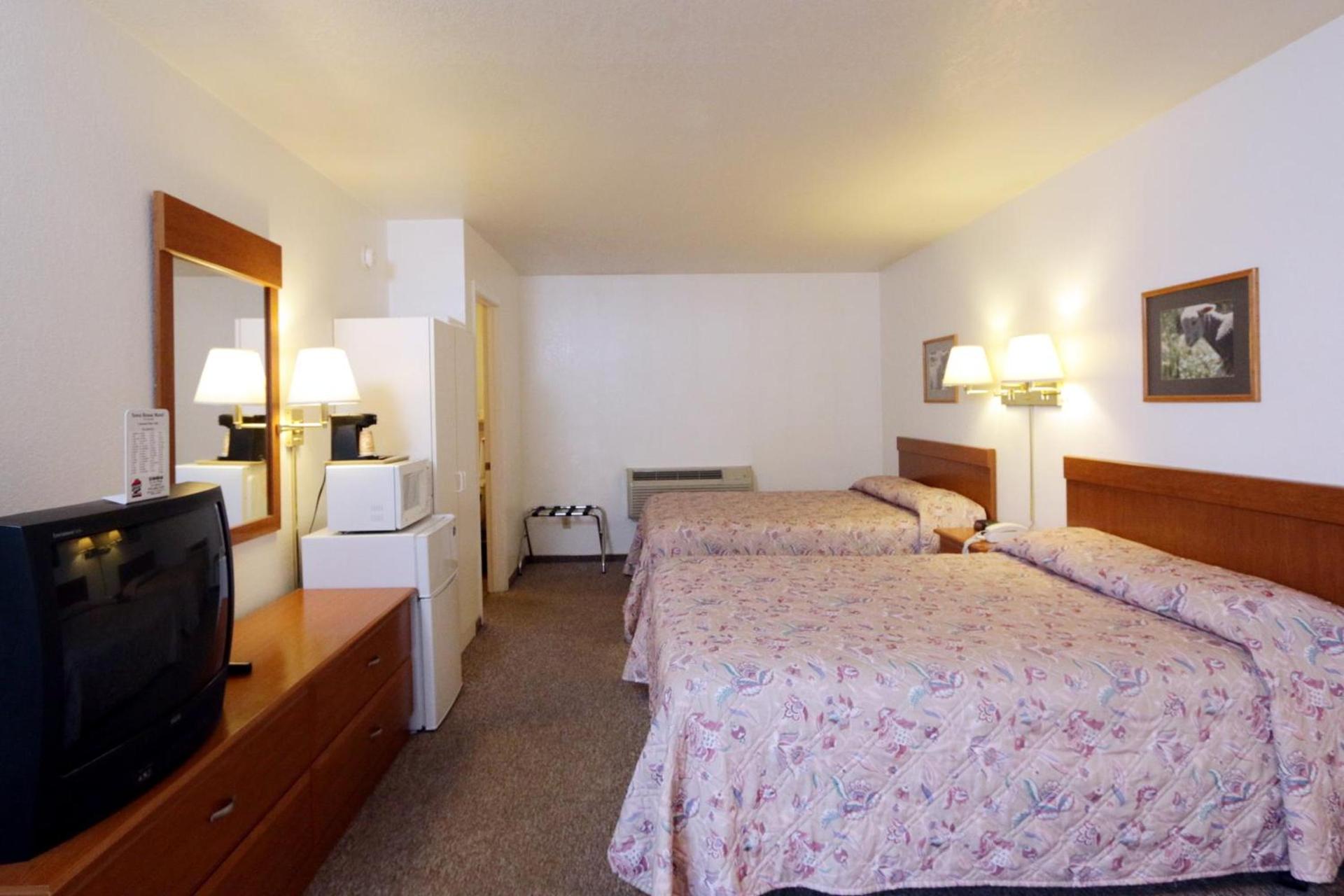 Town House Motel photo 3