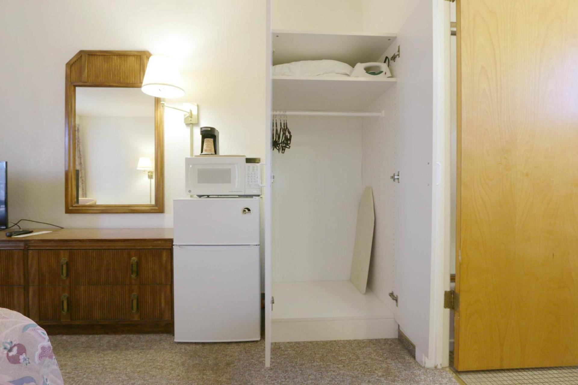 Town House Motel photo 6