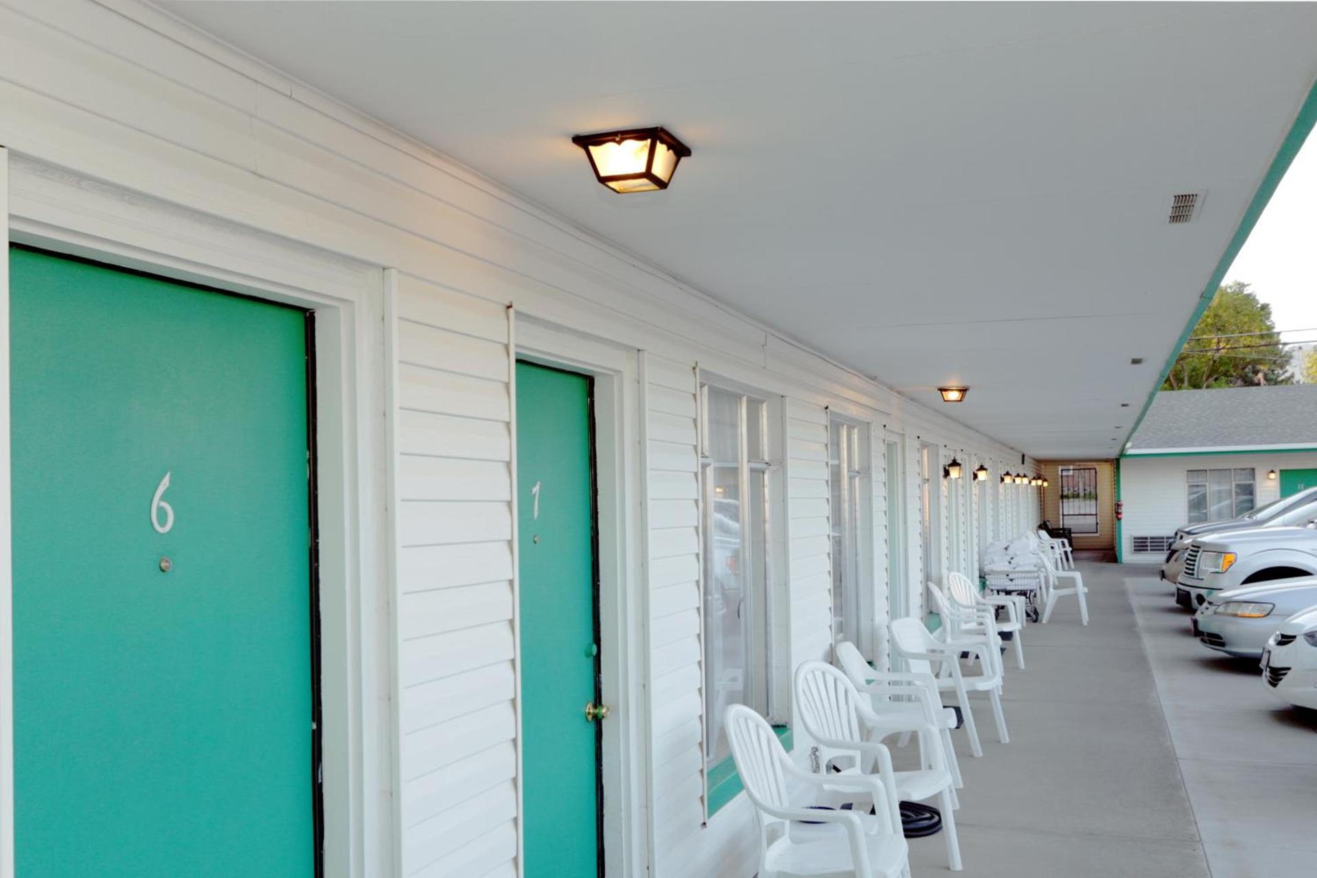 Town House Motel photo 7