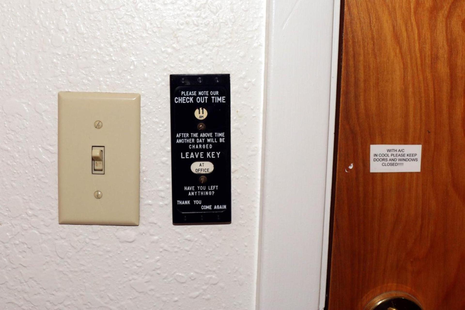 Town House Motel photo 9