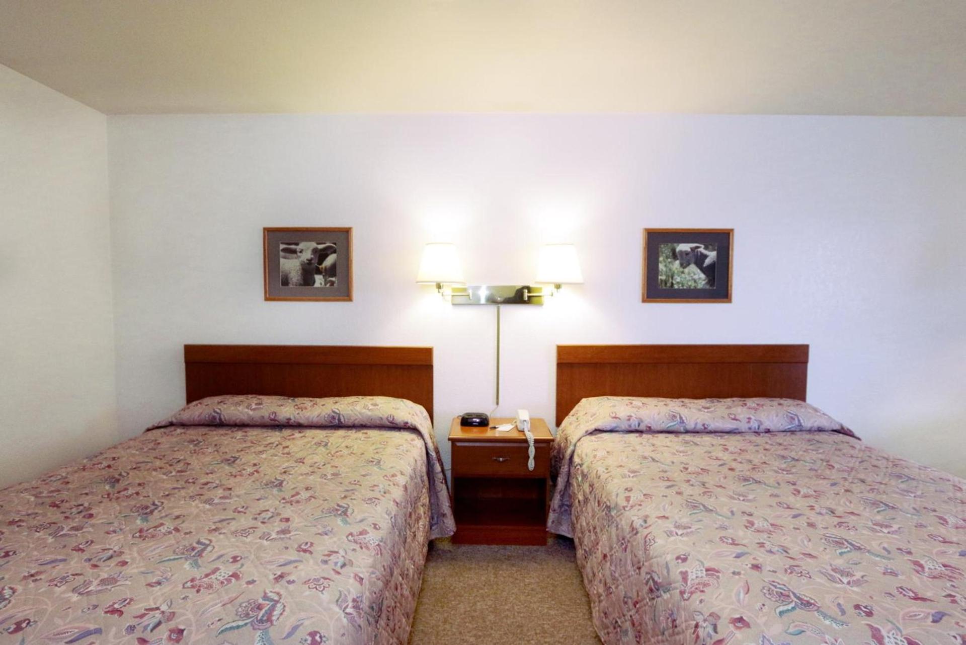 Town House Motel photo 13
