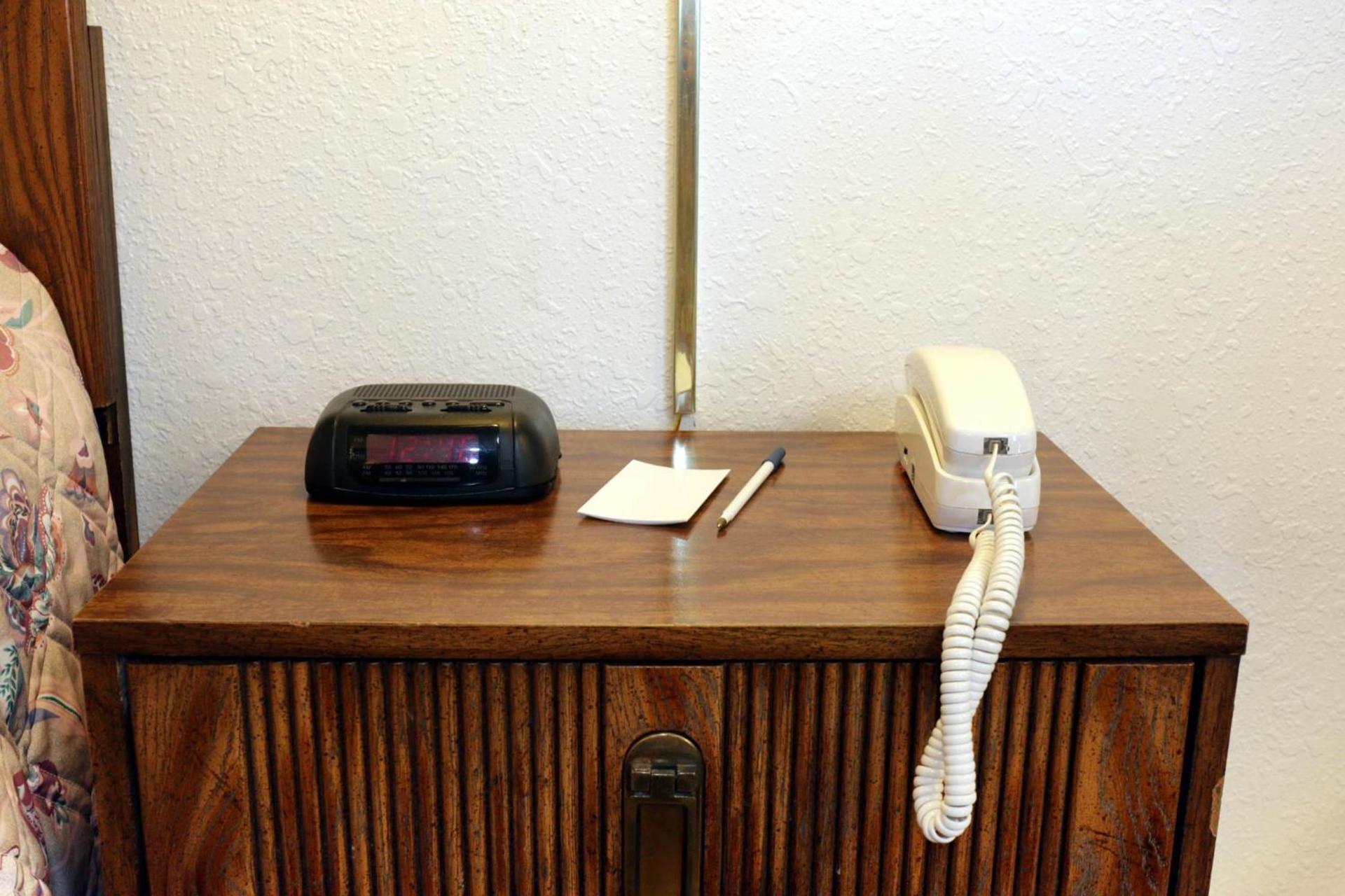 Town House Motel photo 15
