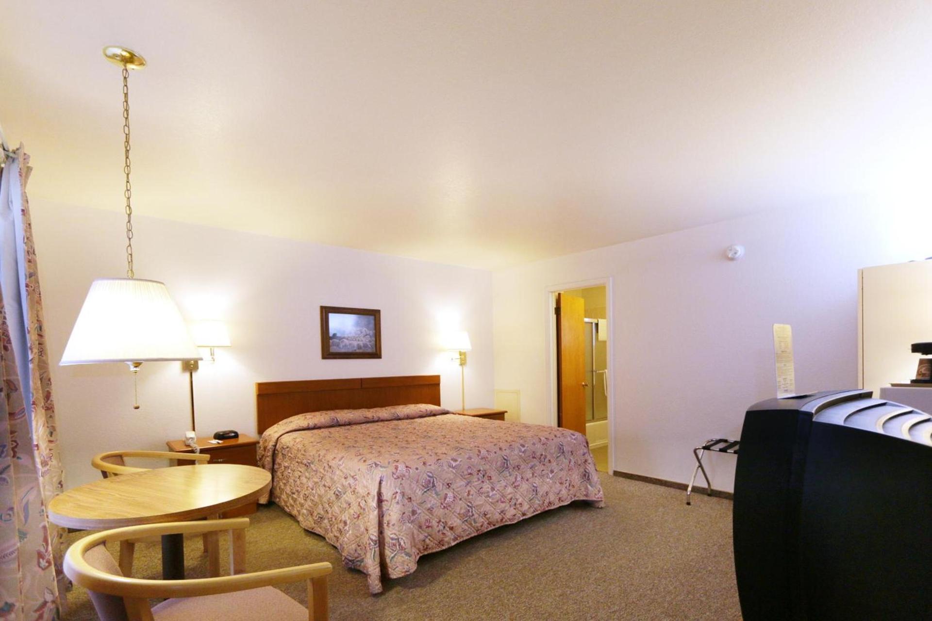 Town House Motel photo 19