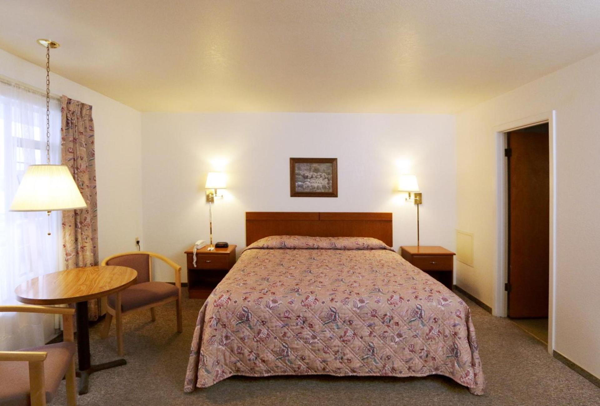 Town House Motel photo 20