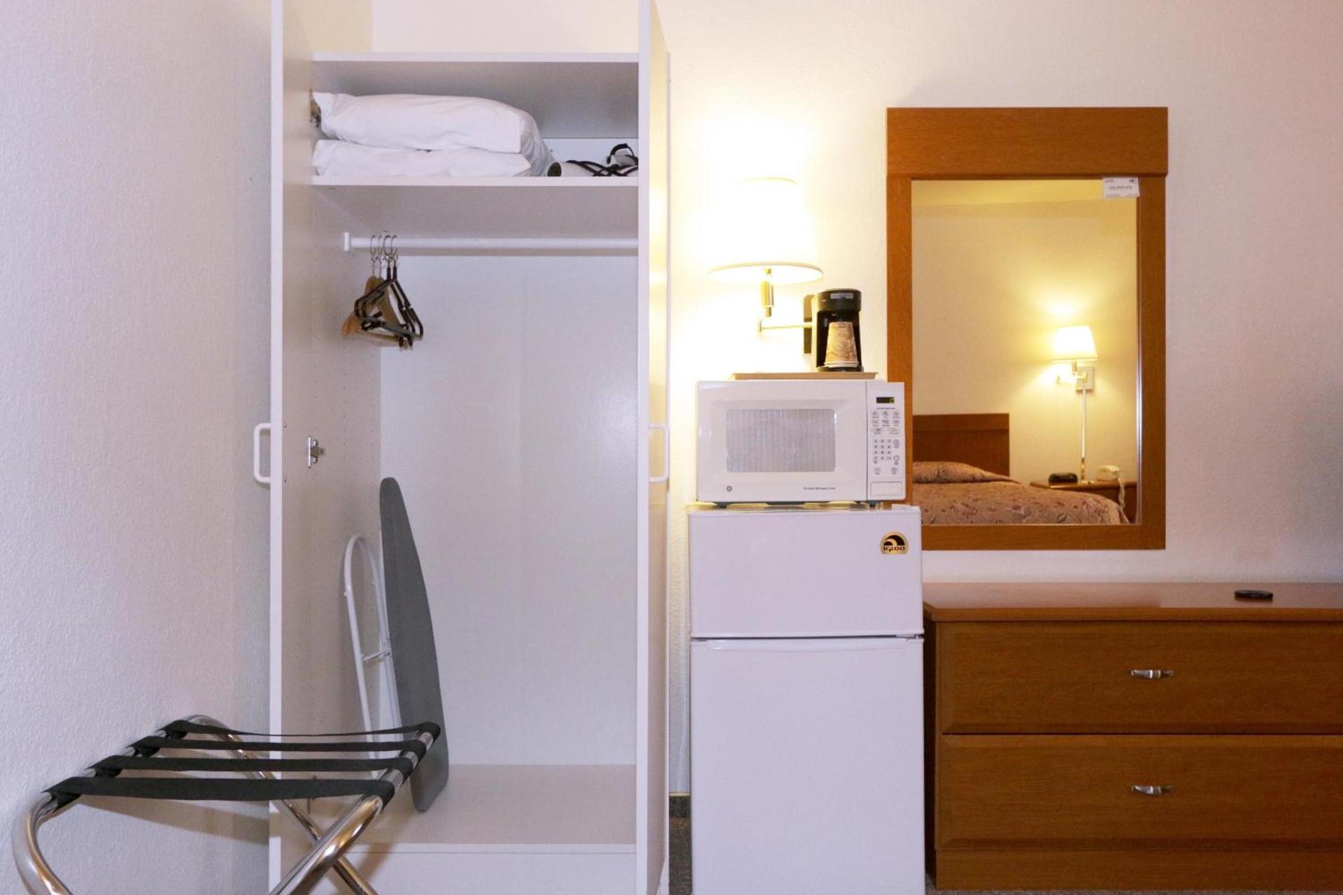 Town House Motel photo 21