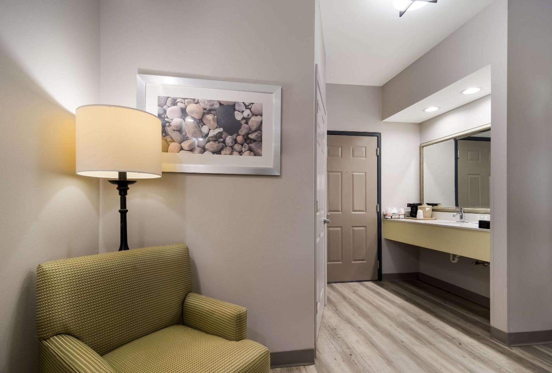 Quality Inn Goldsboro photo 2
