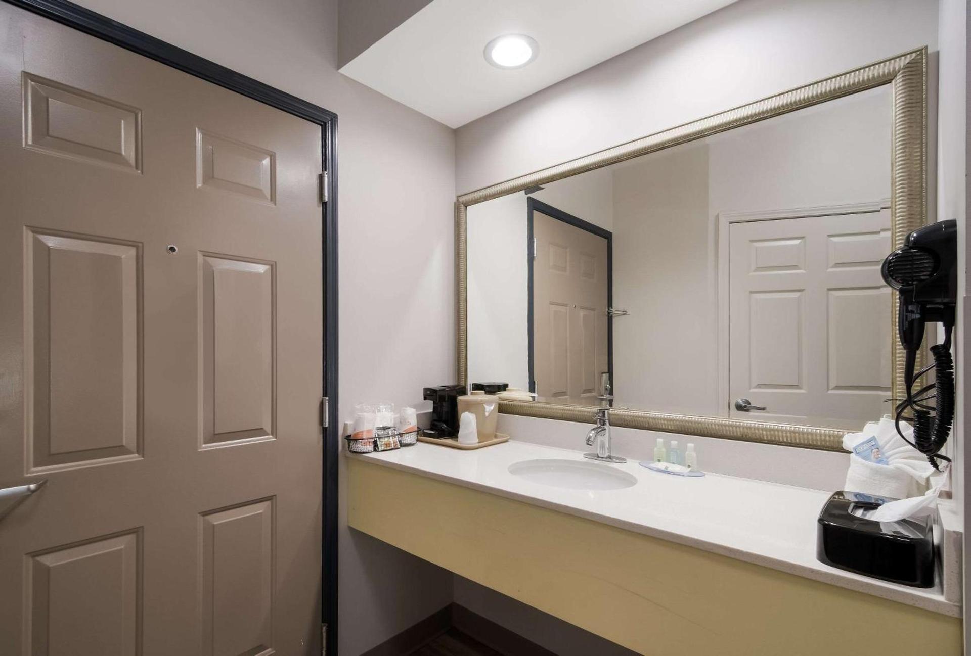 Quality Inn Goldsboro photo 8