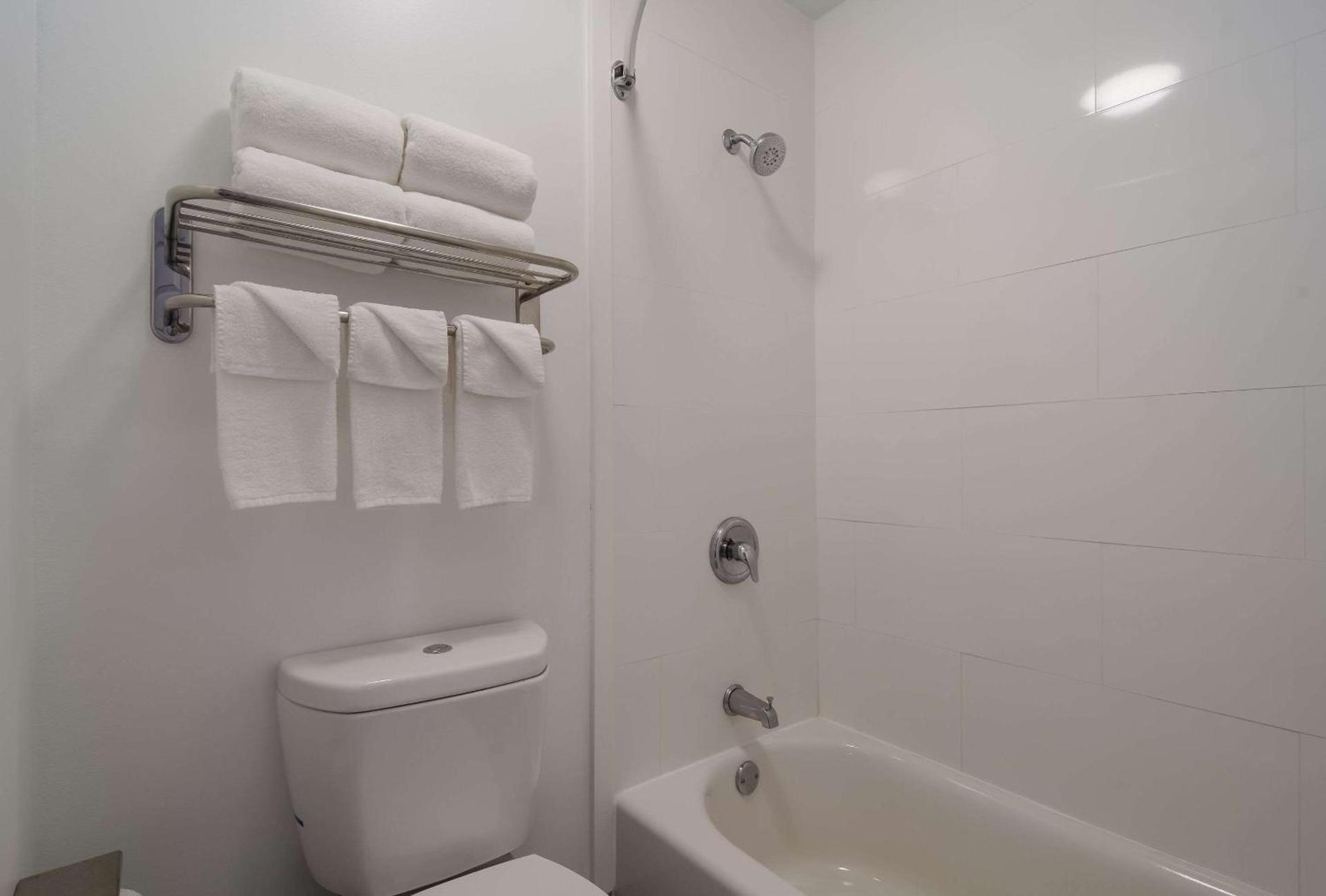 Quality Inn Goldsboro photo 13