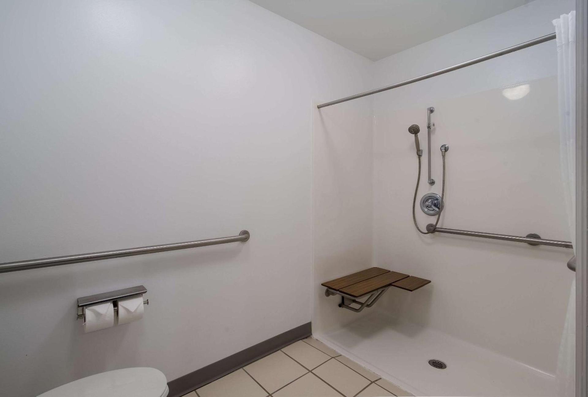 Quality Inn Goldsboro photo 14