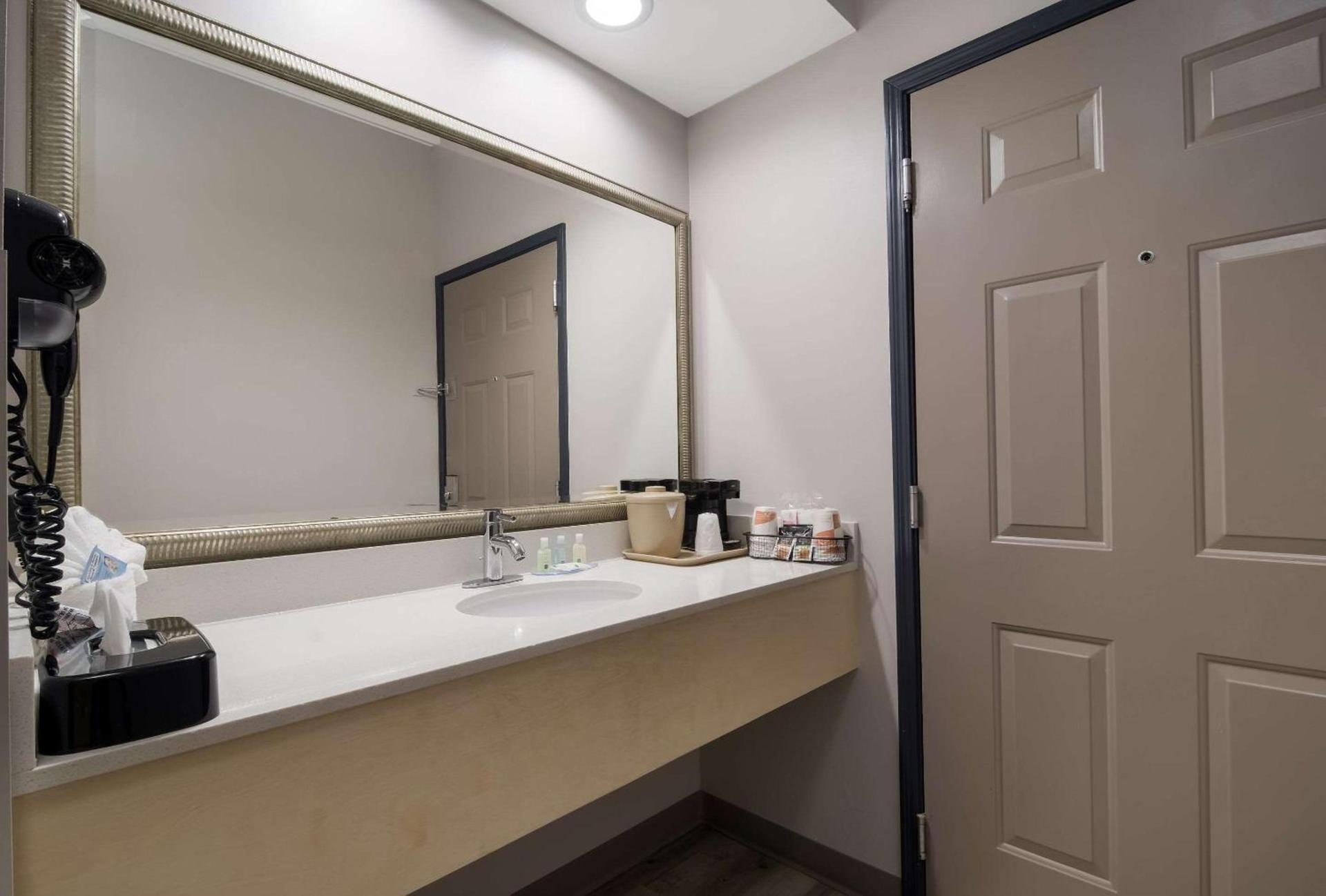Quality Inn Goldsboro photo 15