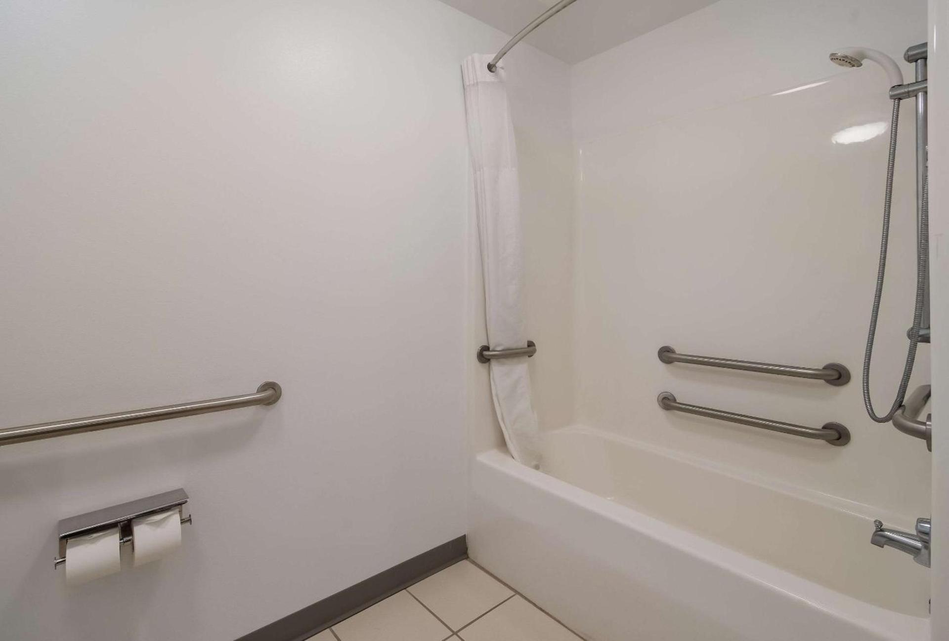 Quality Inn Goldsboro photo 16