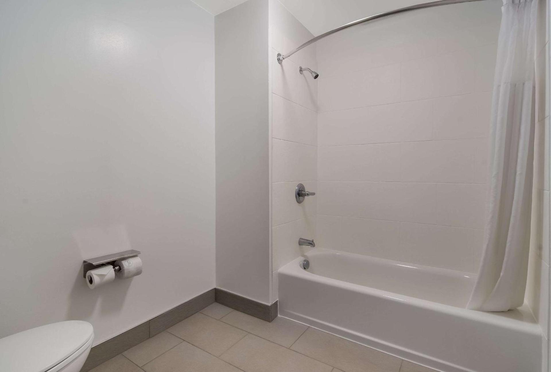 Quality Inn Goldsboro photo 18