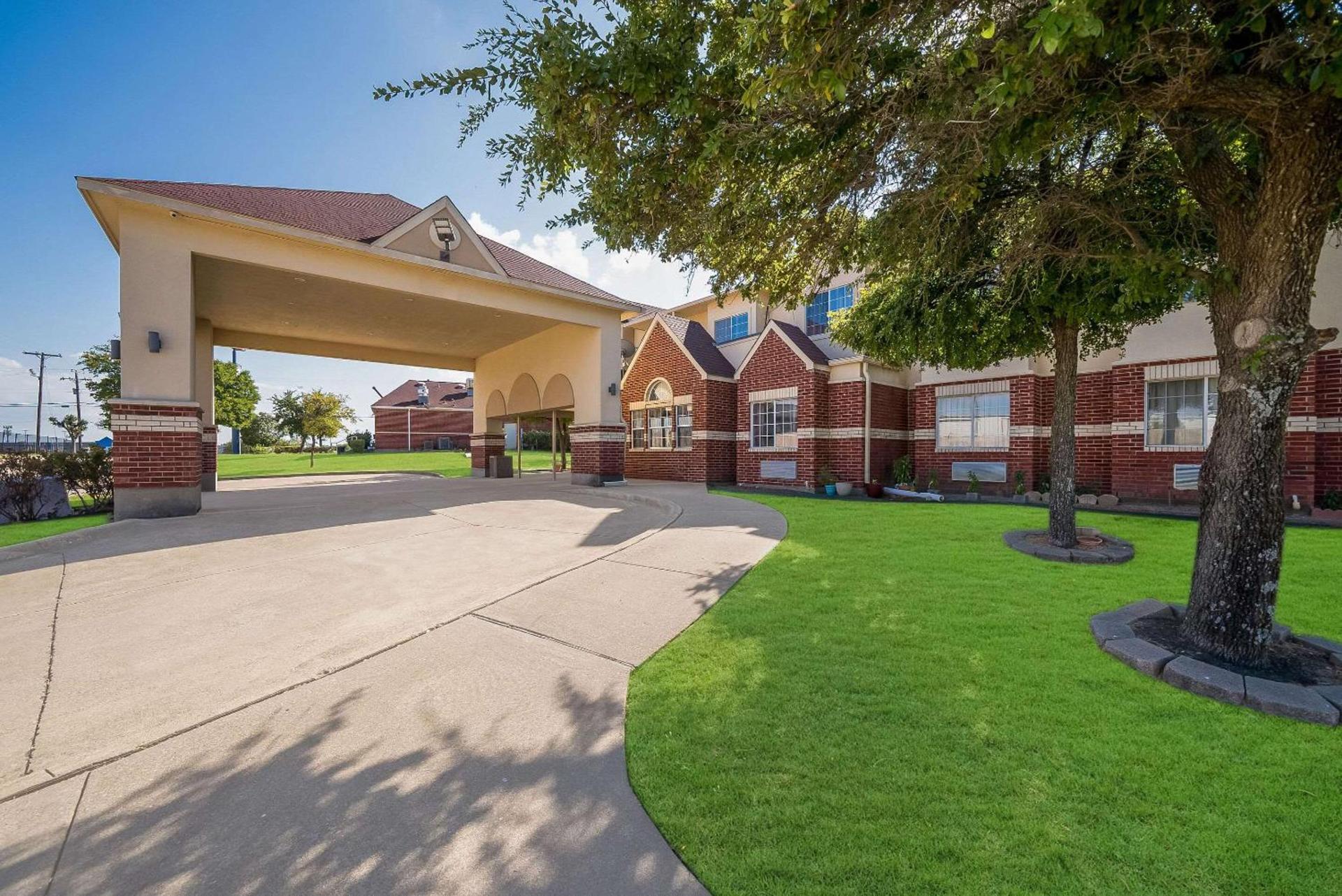 Econo Lodge Inn & Suites Mesquite - Dallas East photo 3