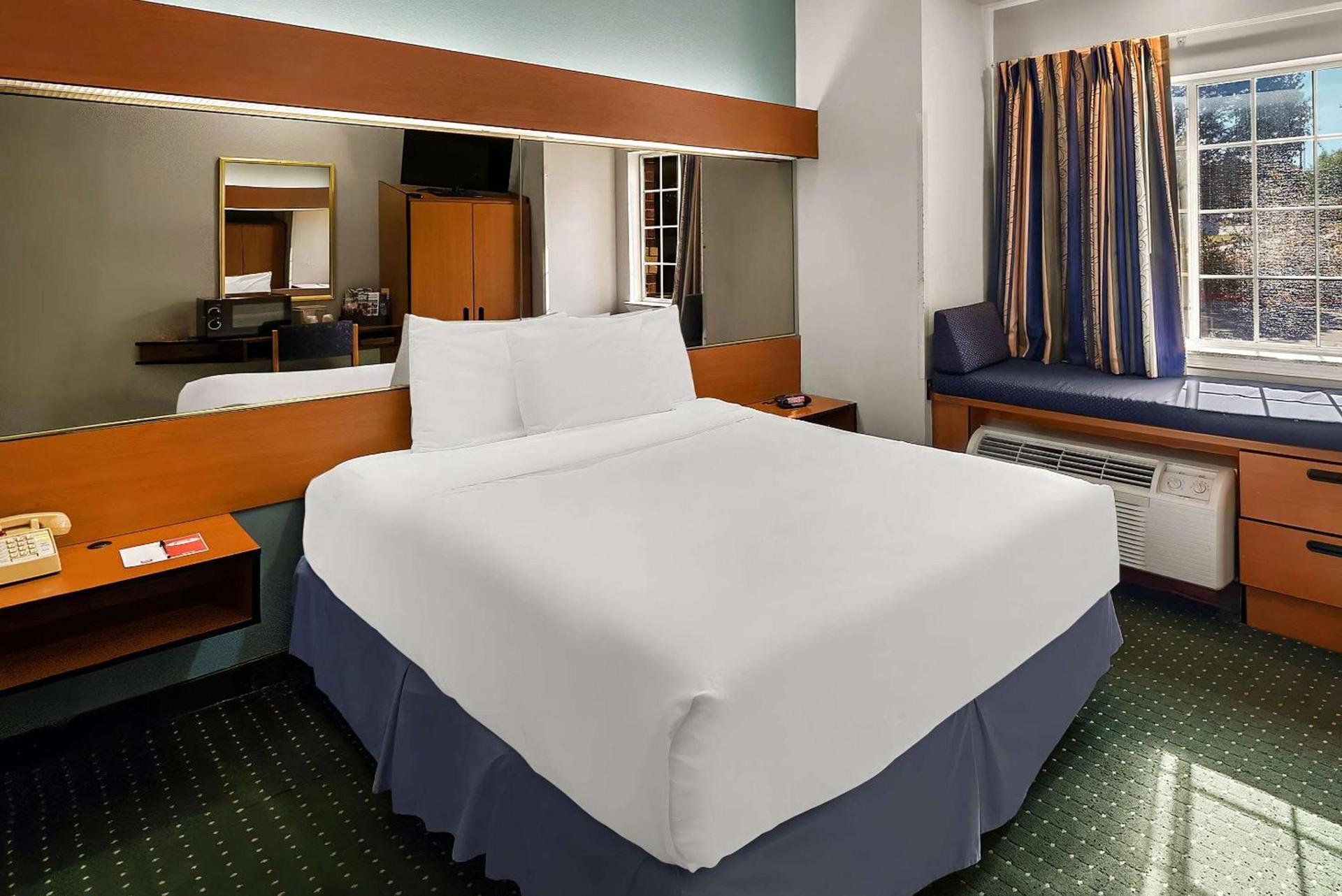 Econo Lodge Inn & Suites Mesquite - Dallas East photo 11