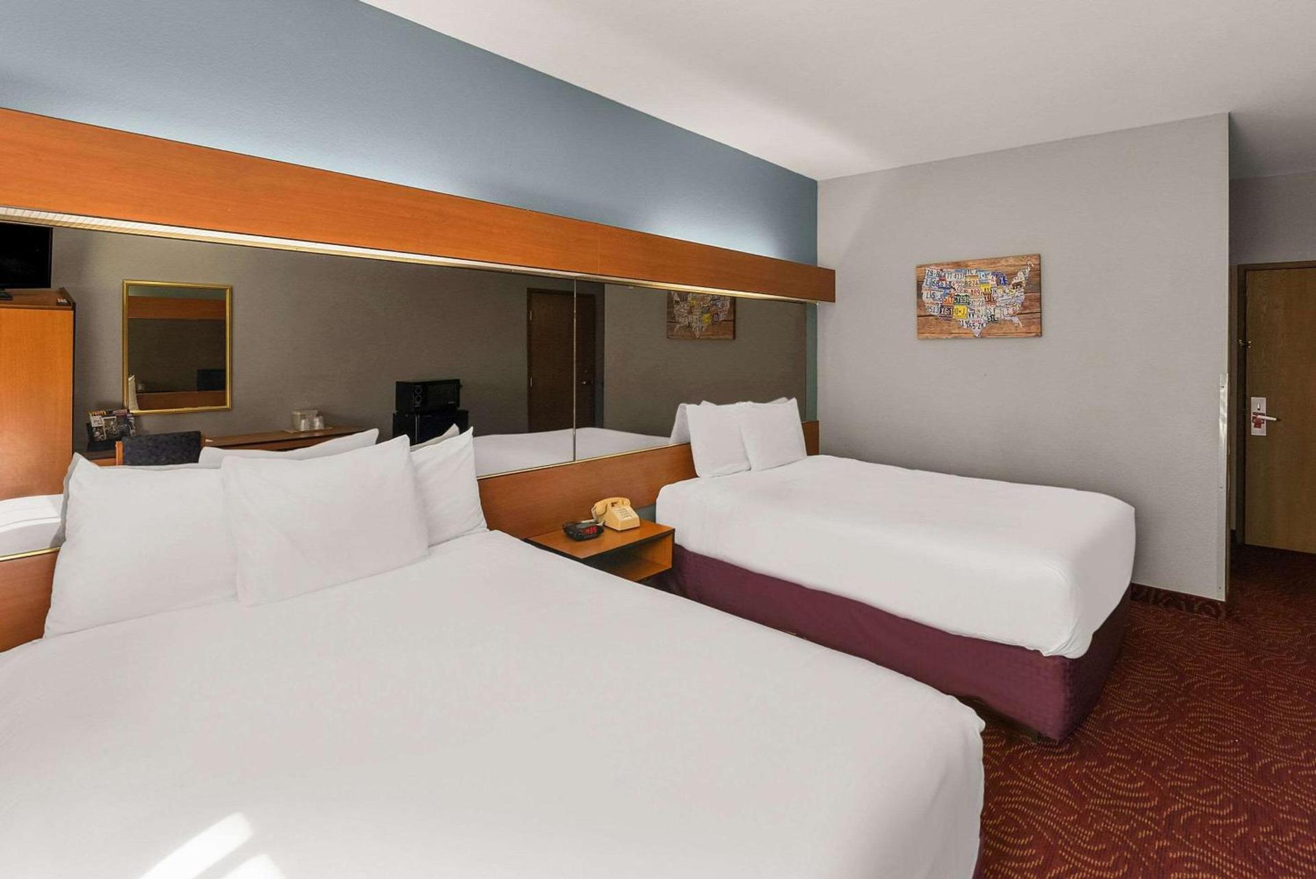 Econo Lodge Inn & Suites Mesquite - Dallas East photo 17