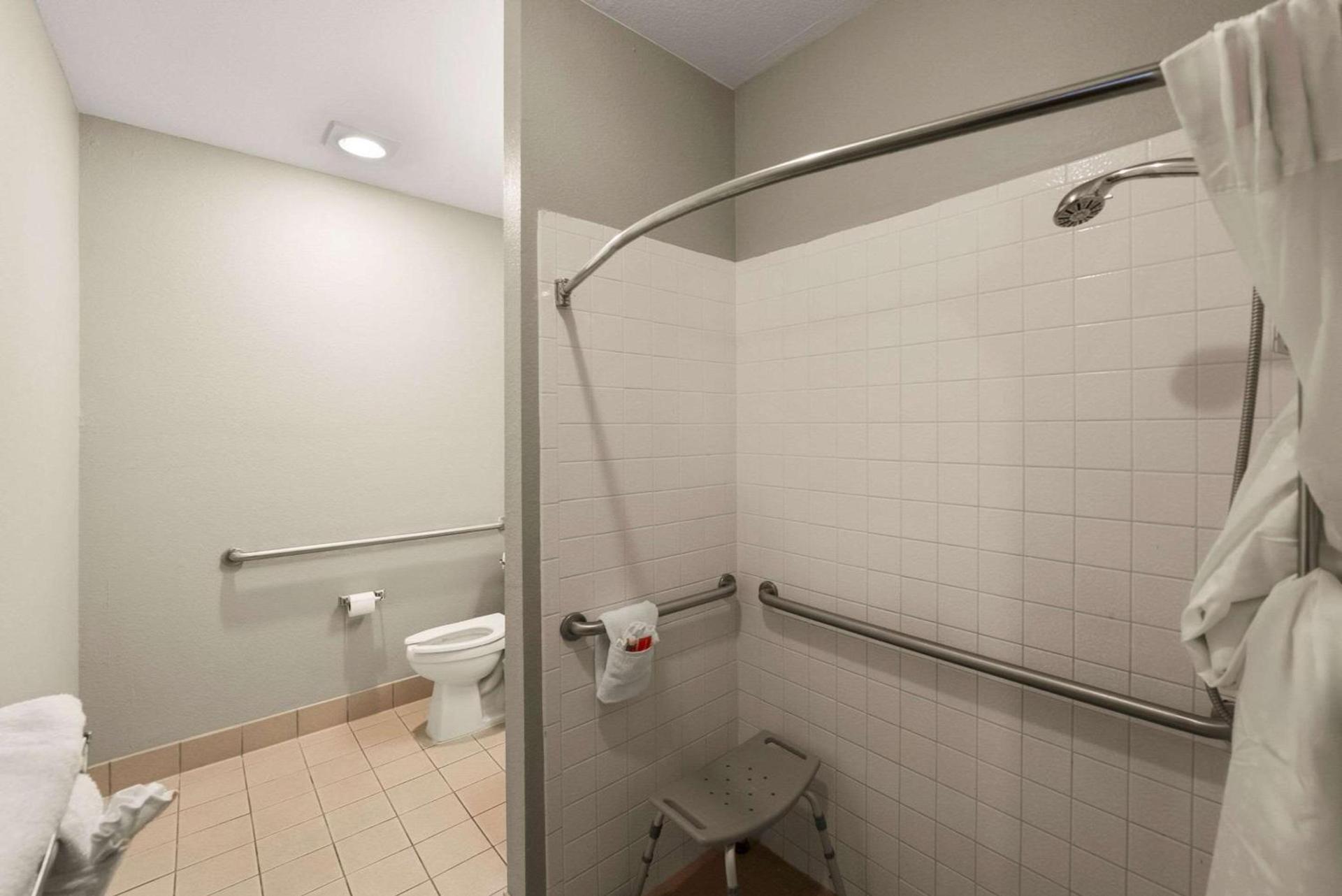 Econo Lodge Inn & Suites Mesquite - Dallas East photo 19