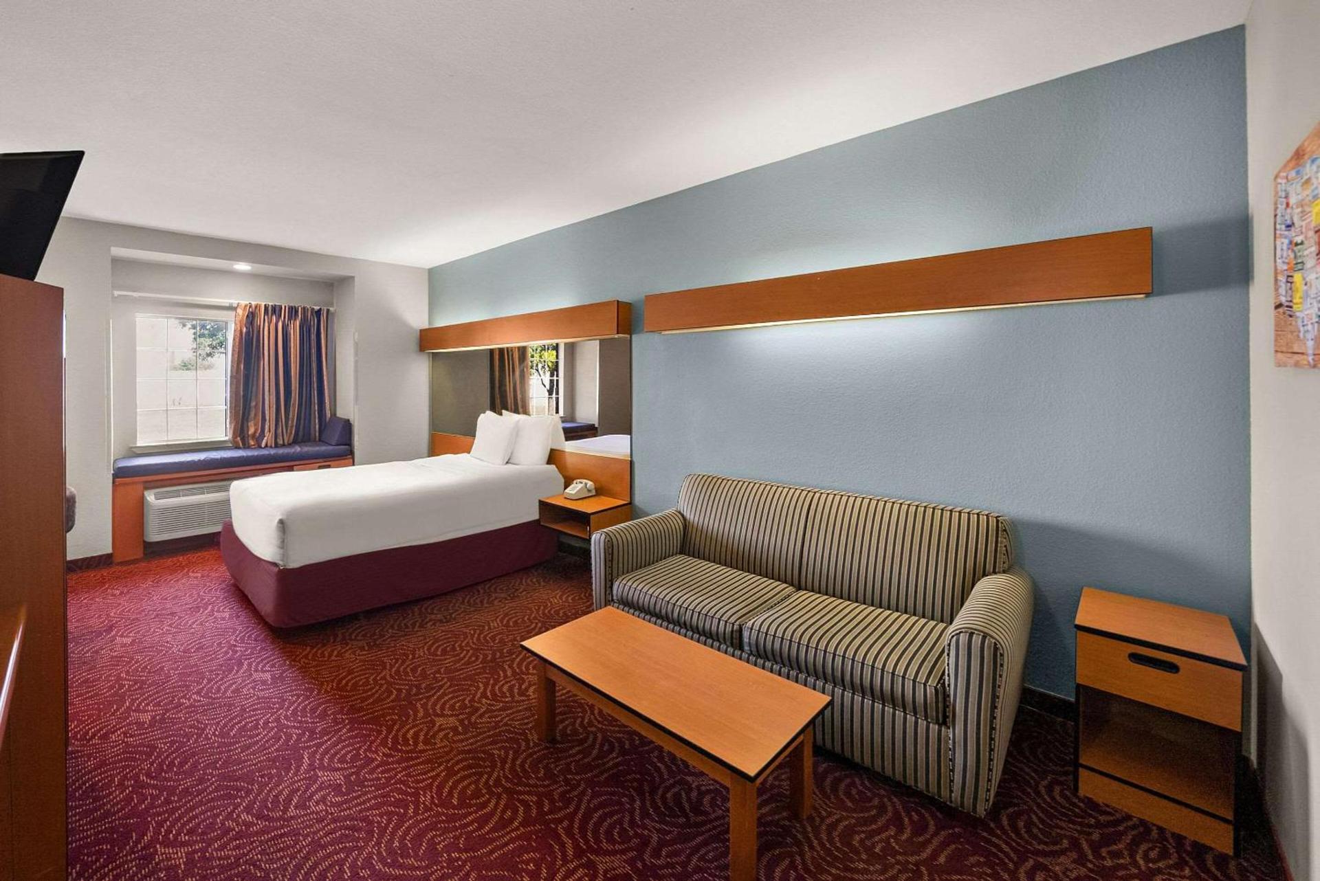 Econo Lodge Inn & Suites Mesquite - Dallas East photo 23