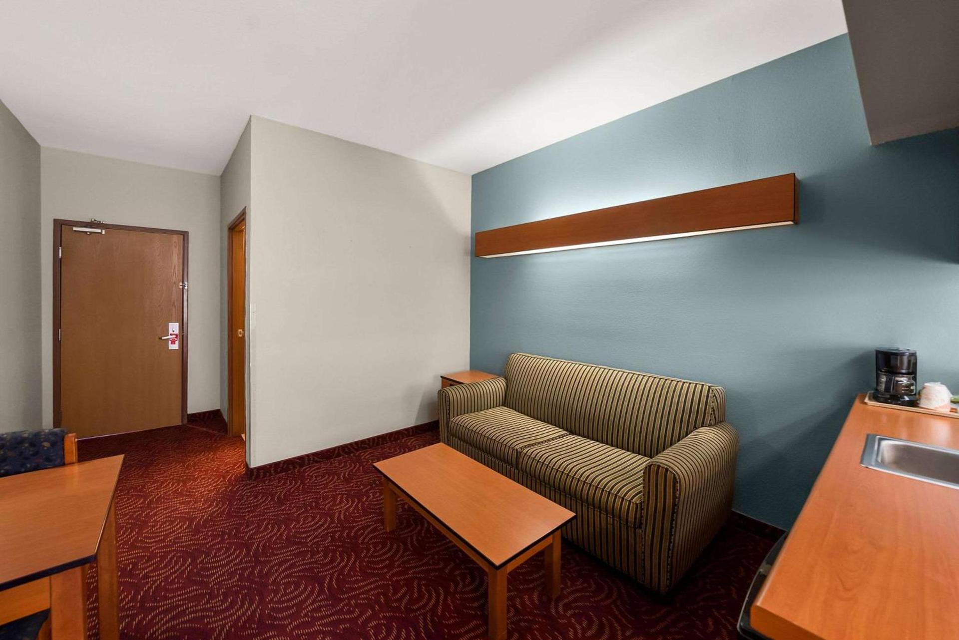 Econo Lodge Inn & Suites Mesquite - Dallas East photo 29