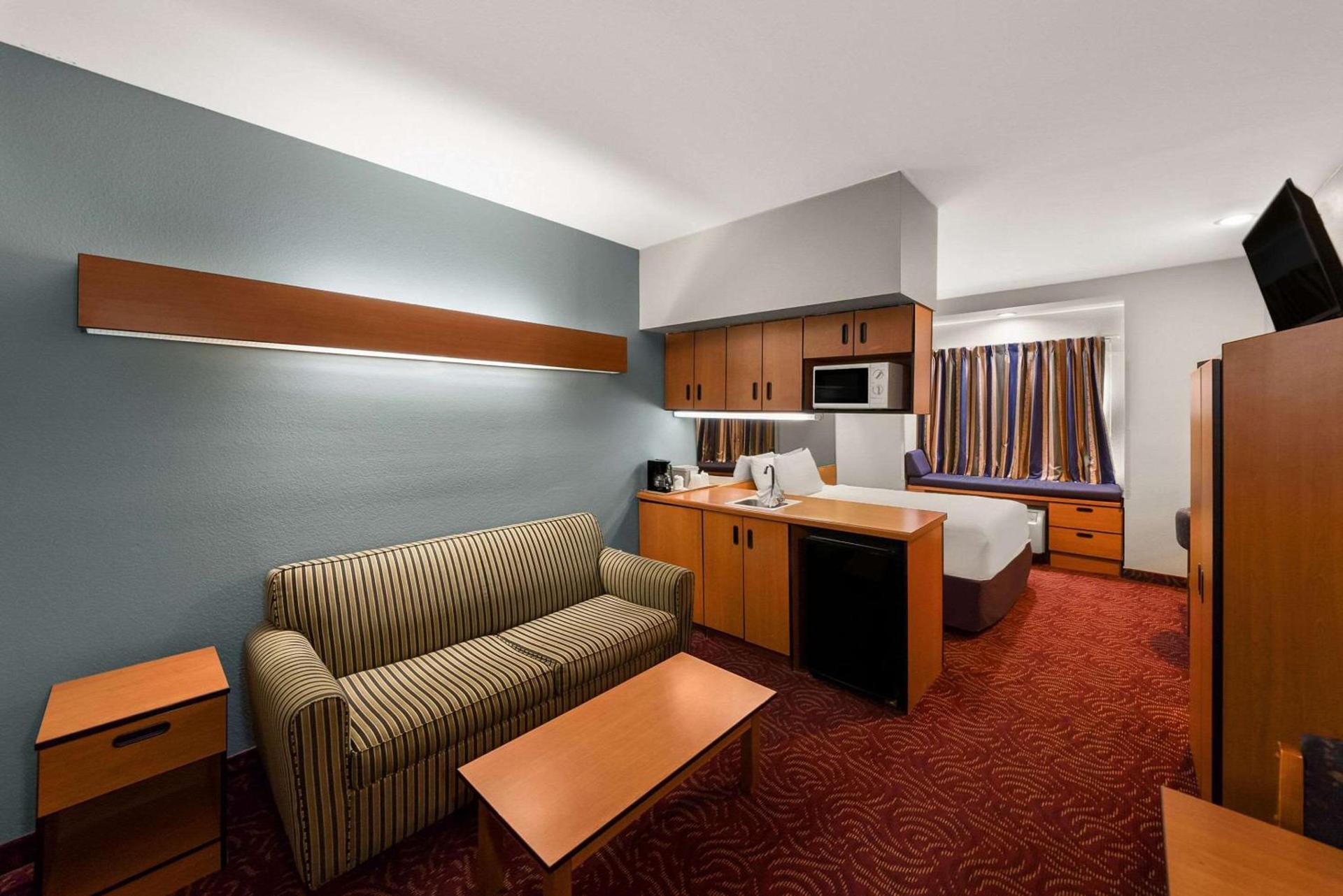 Econo Lodge Inn & Suites Mesquite - Dallas East photo 31