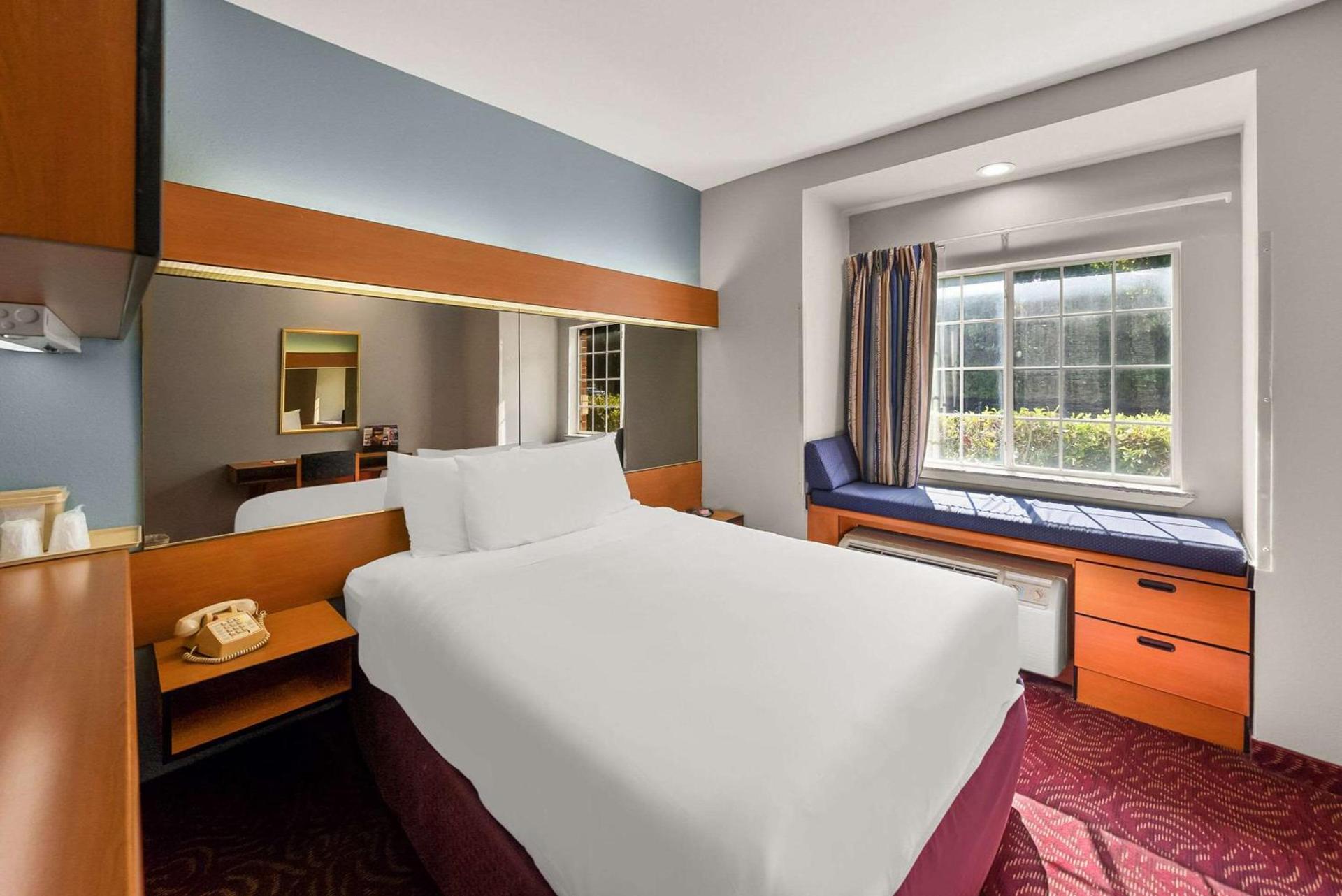 Econo Lodge Inn & Suites Mesquite - Dallas East photo 34