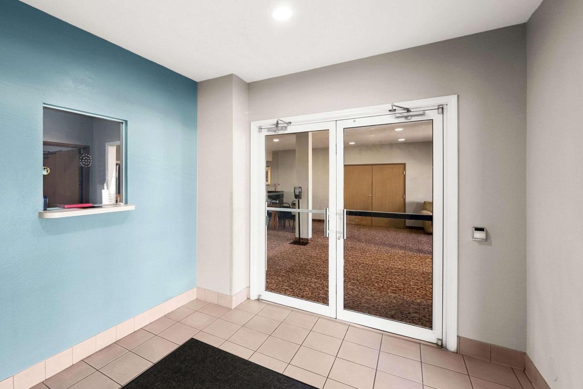 Econo Lodge Inn & Suites Mesquite - Dallas East photo 35